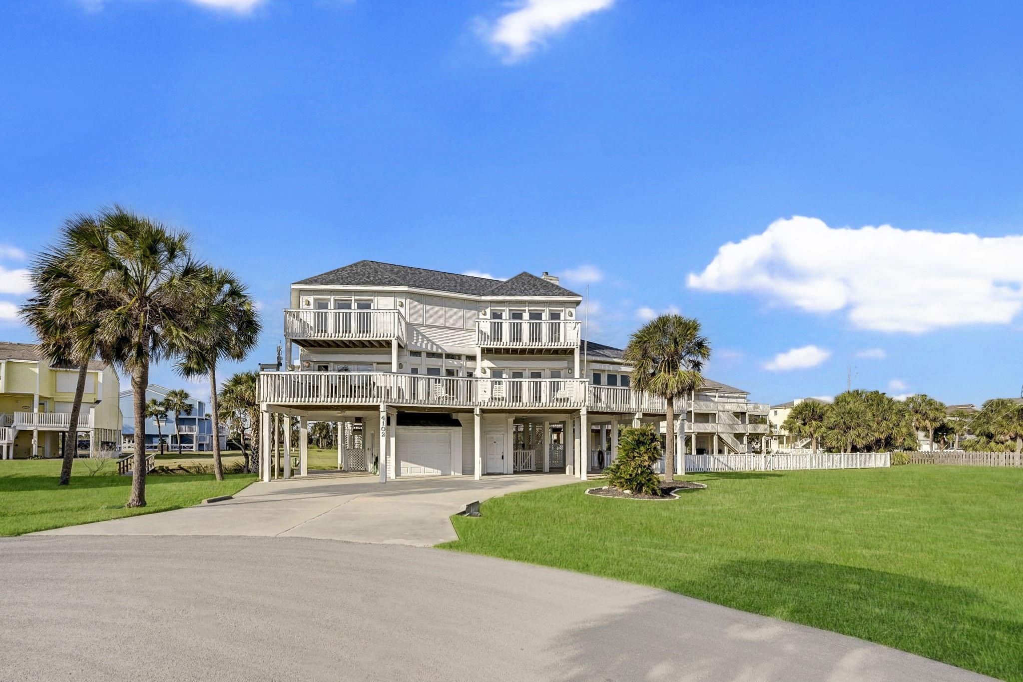 4102 Ghost Crab Ln, Galveston, TX 77554