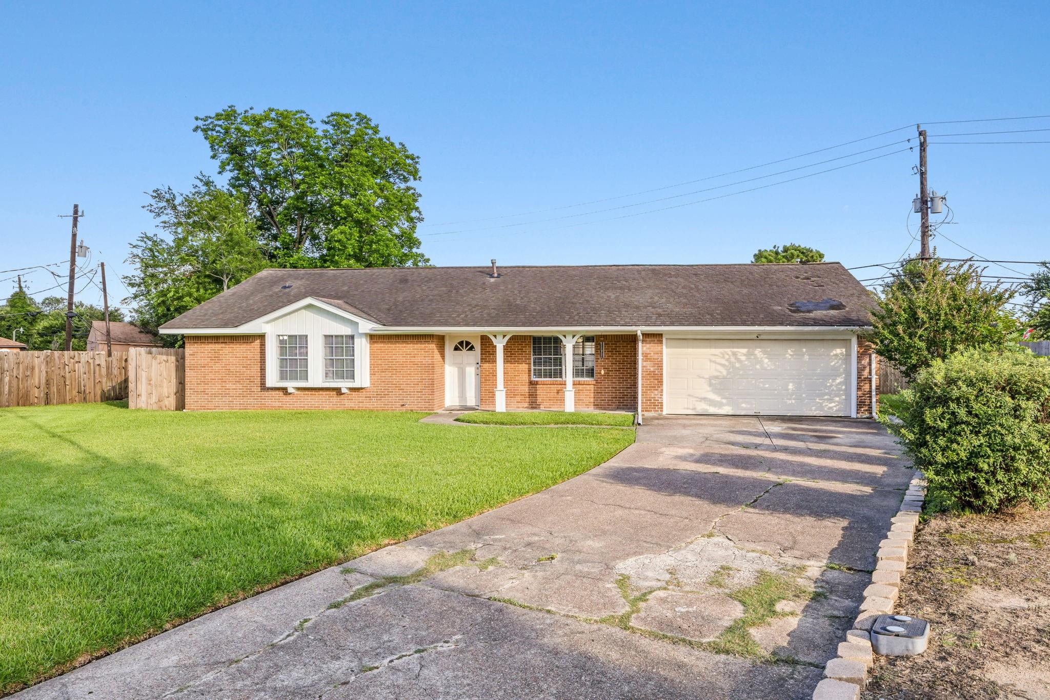 4502 Sage Cir, Baytown, TX 77521 photo