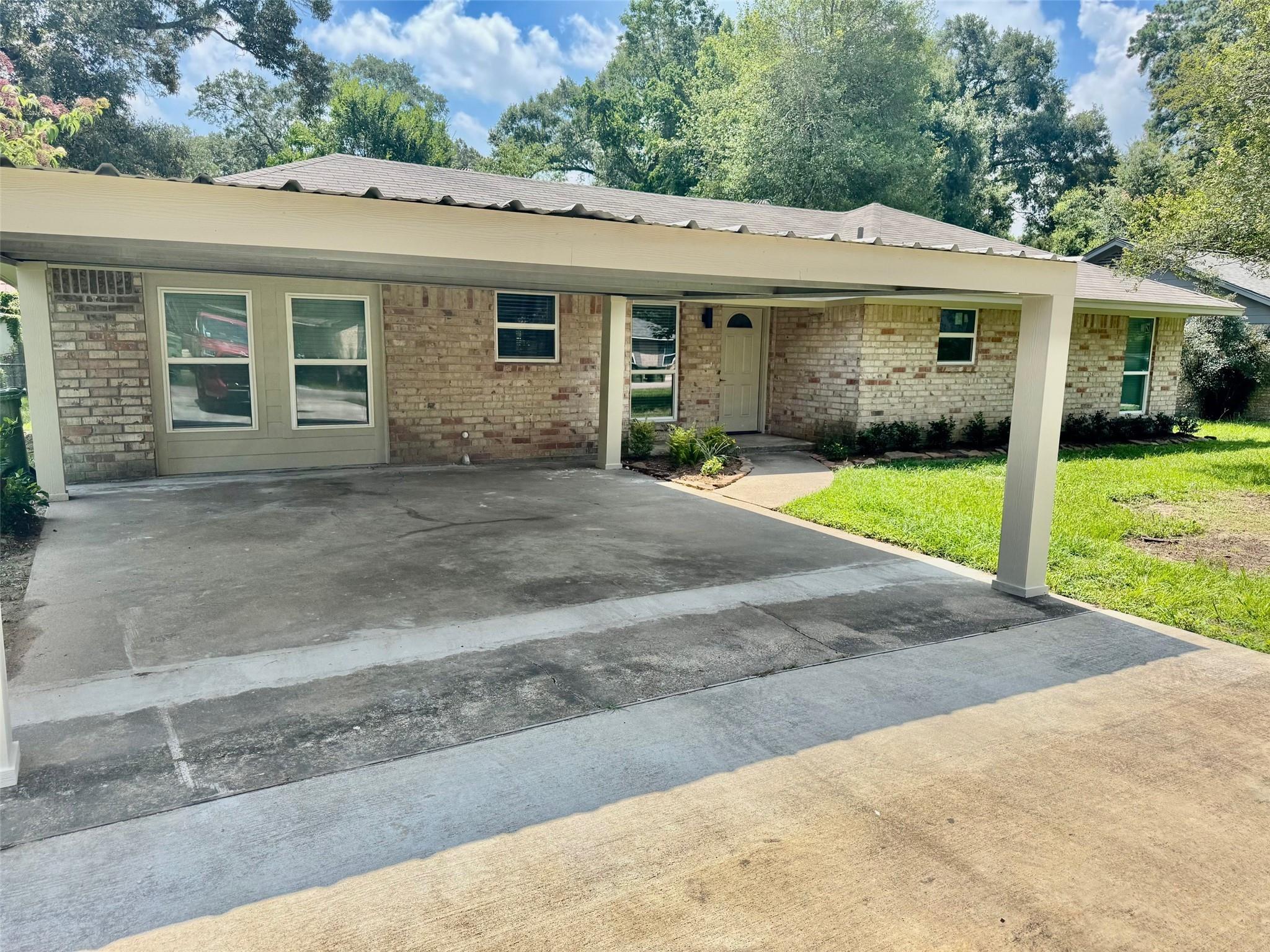 1303 Franklin Ave, Cleveland, TX 77327