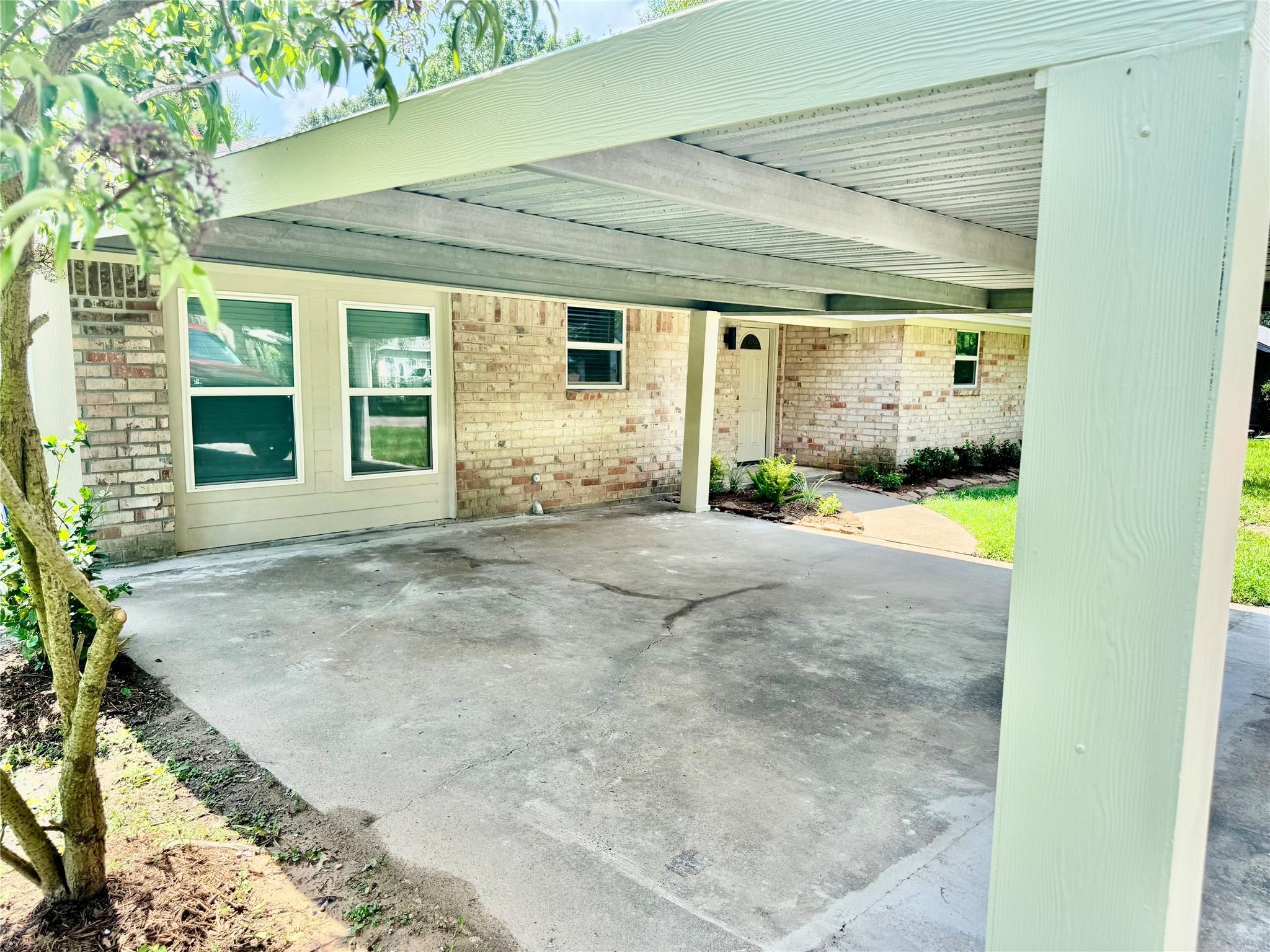 1303 S Franklin Ave, Cleveland, TX 77327 photo