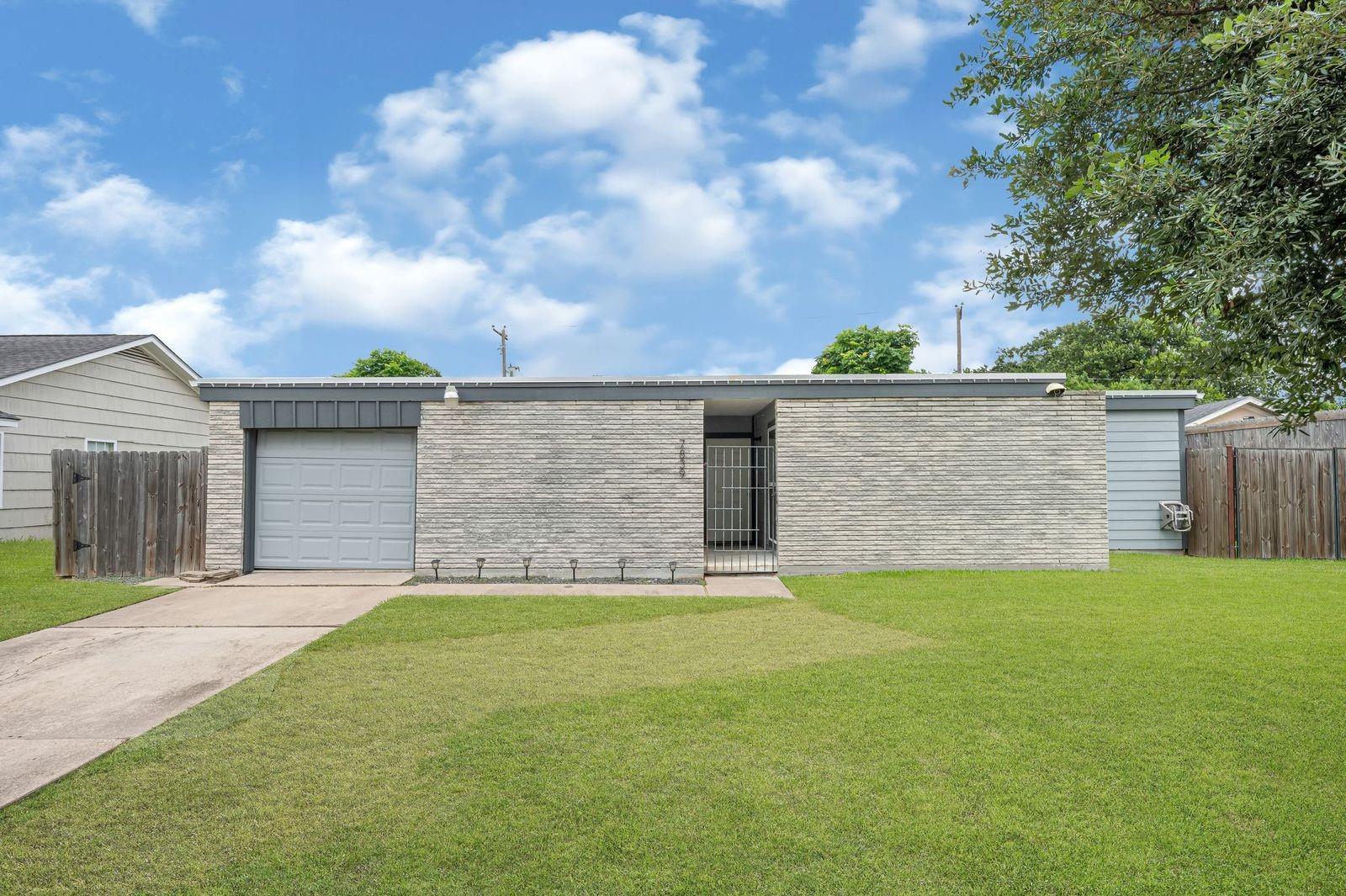 7839 Fondren Rd, Houston, TX 77074