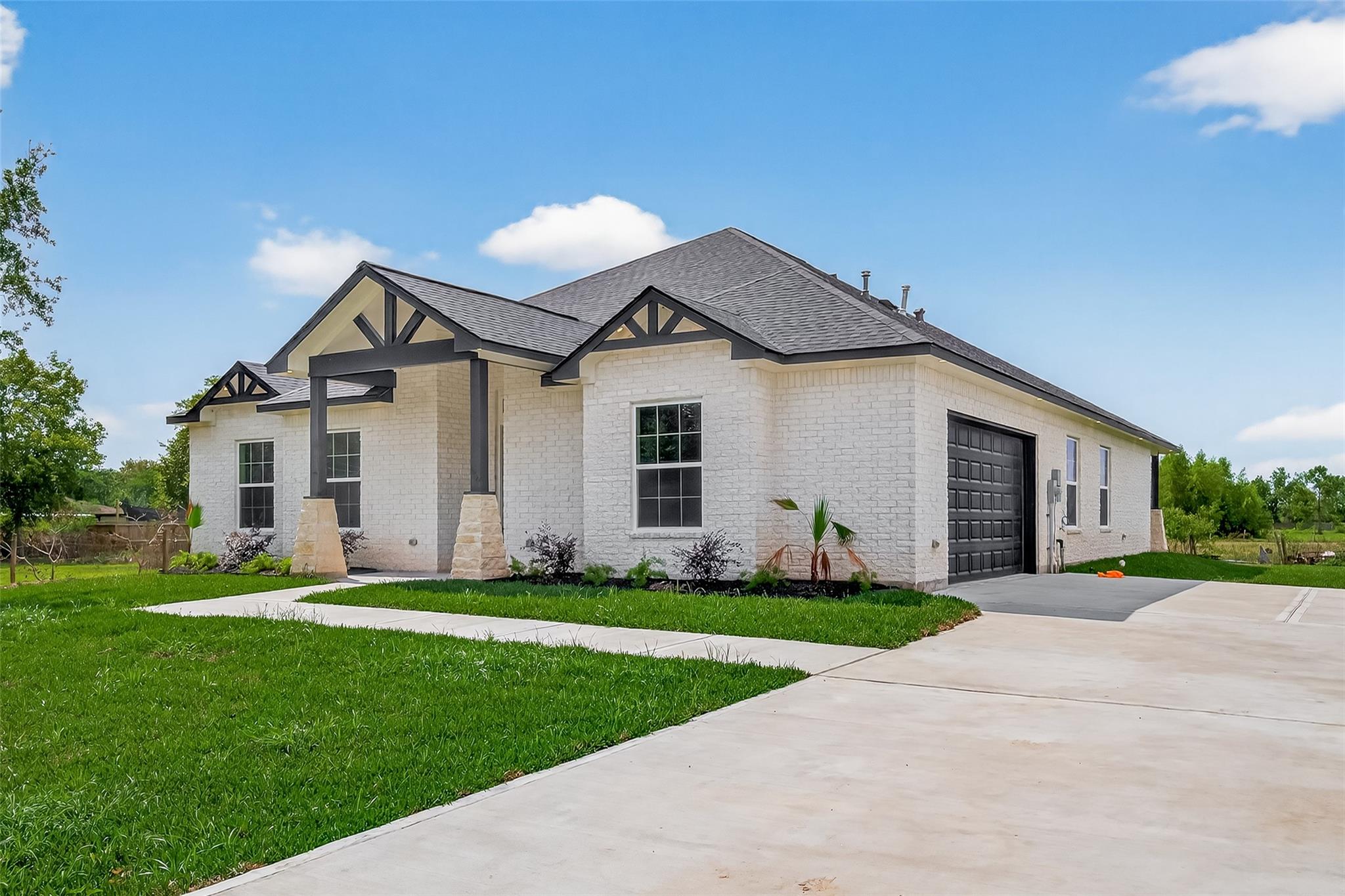 7717 Prairie St, Hitchcock, TX 77563