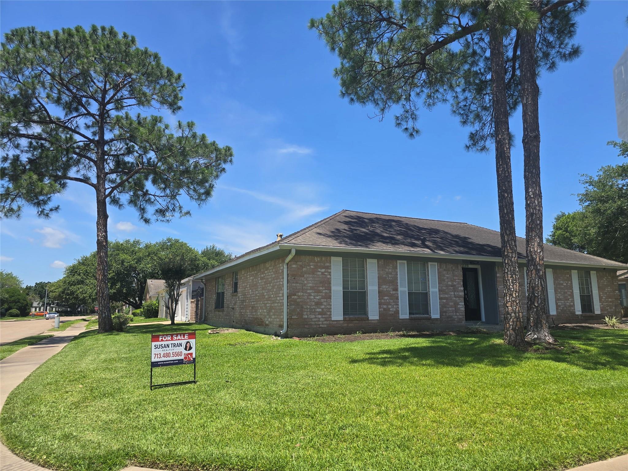 2238 Silver Sage Dr, Houston, TX 77077 photo
