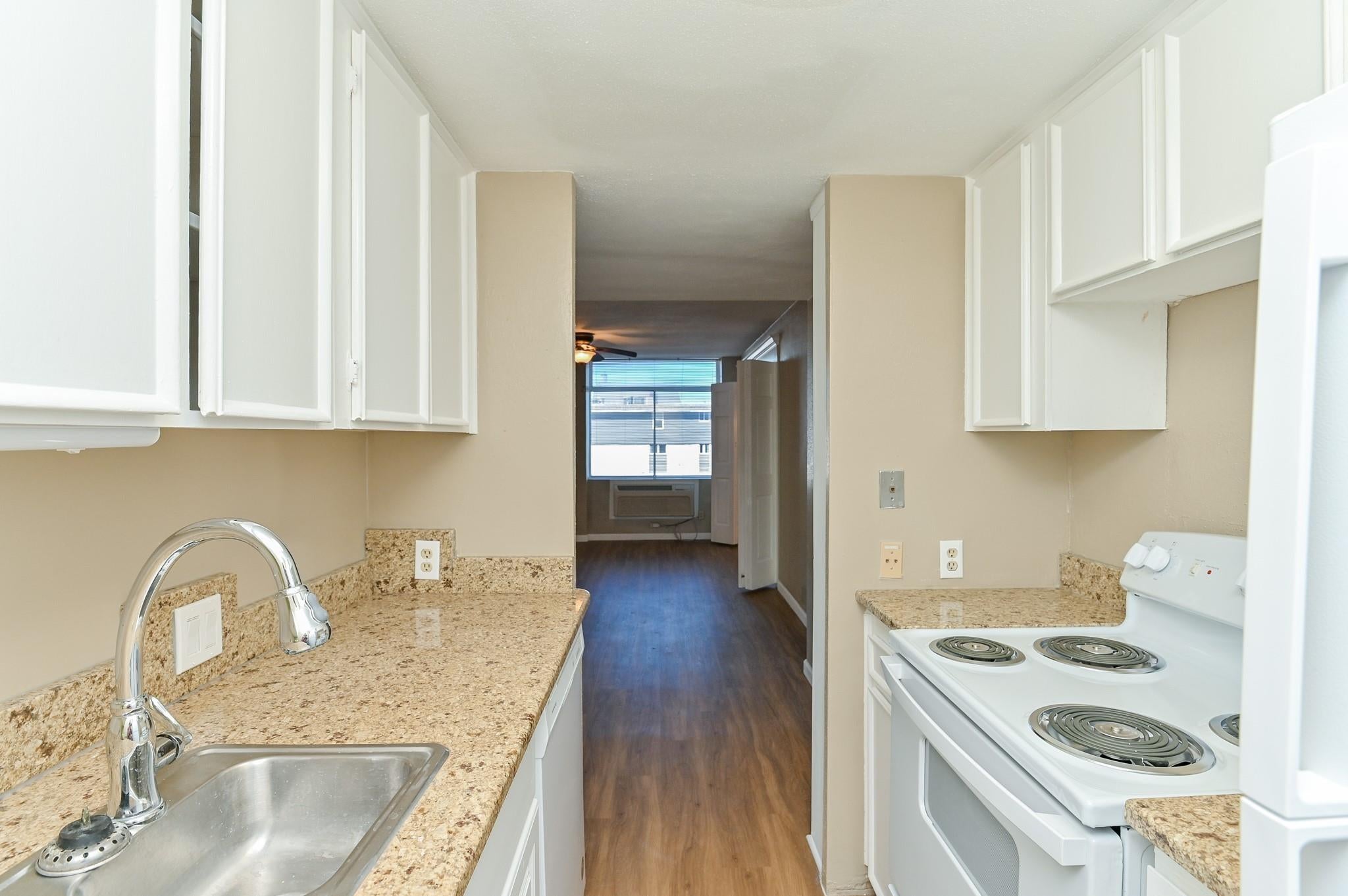 7520 Hornwood Dr #201 W, Houston, TX 77036 photo