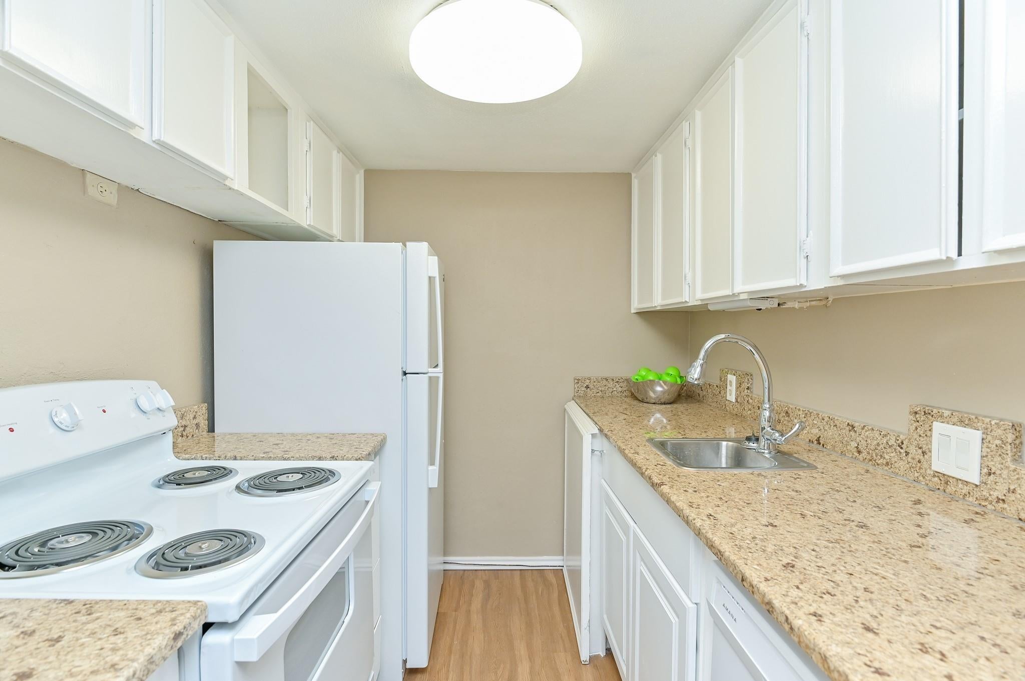 7520 Hornwood Dr #201 W, Houston, TX 77036 photo