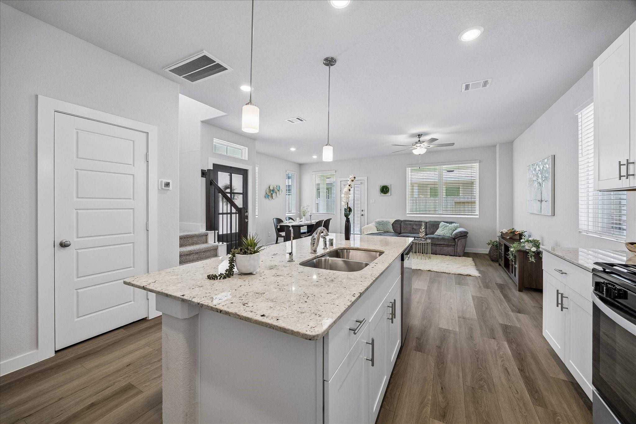 8409 Arden Valley Ln, Houston, TX 77063 photo