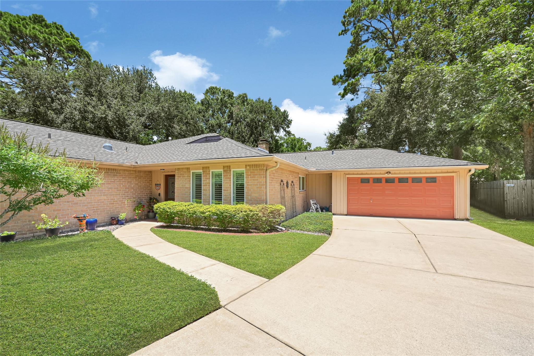 8210 Letica Dr, Houston, TX 77040