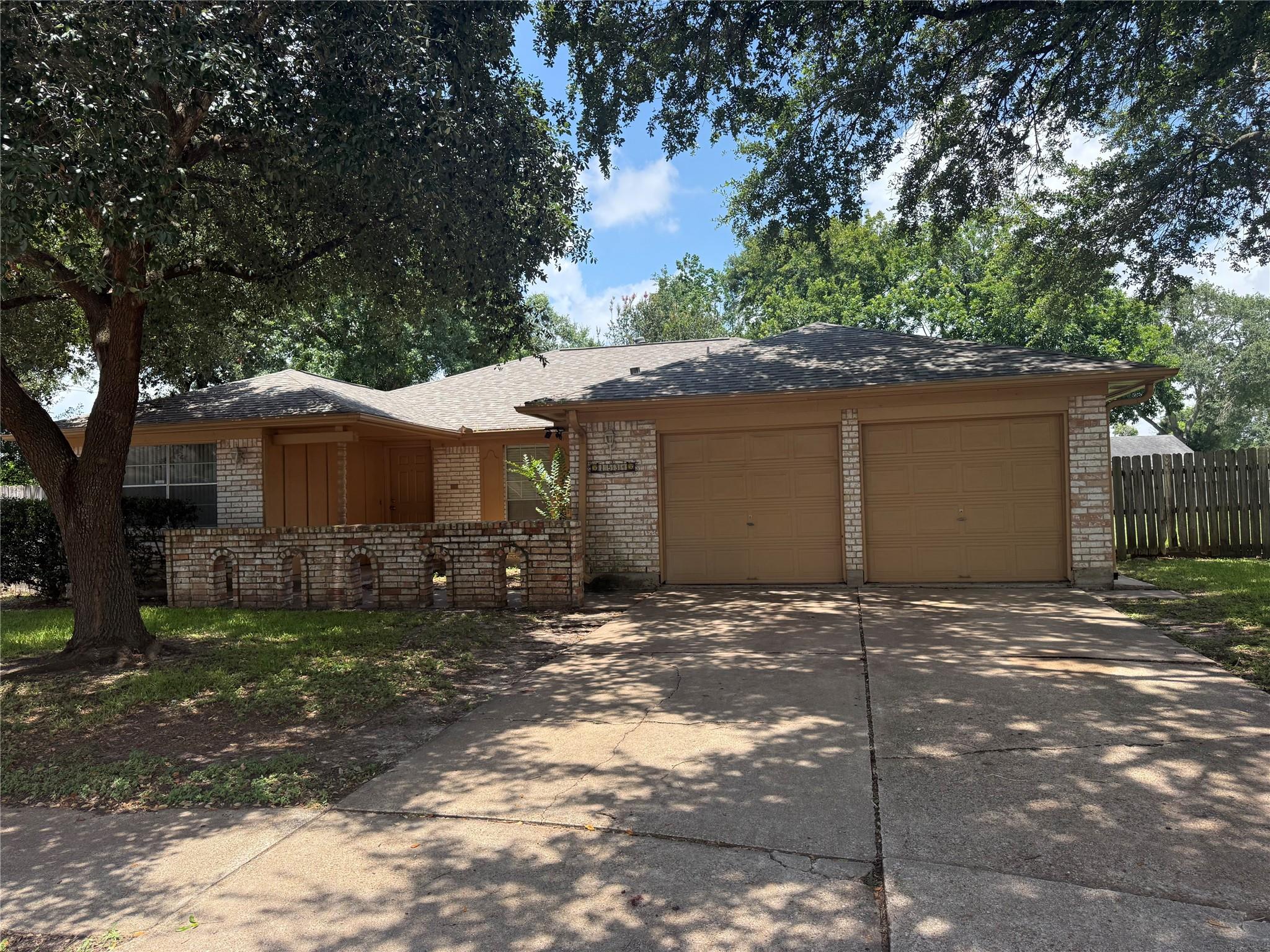1534 Alderbrook Dr, Sugar Land, TX 77498