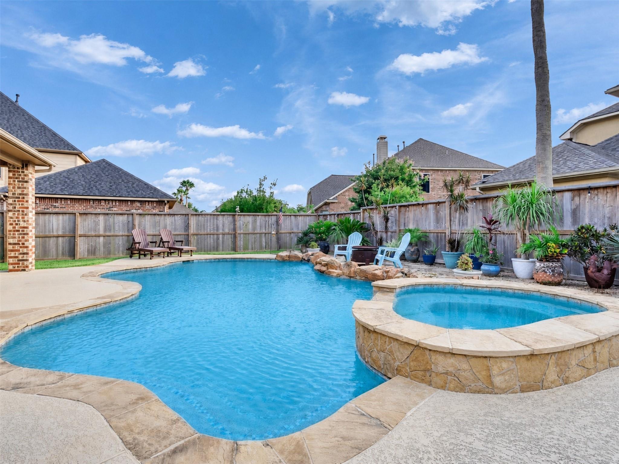 2557 Estrada Dr, League City, TX 77573
