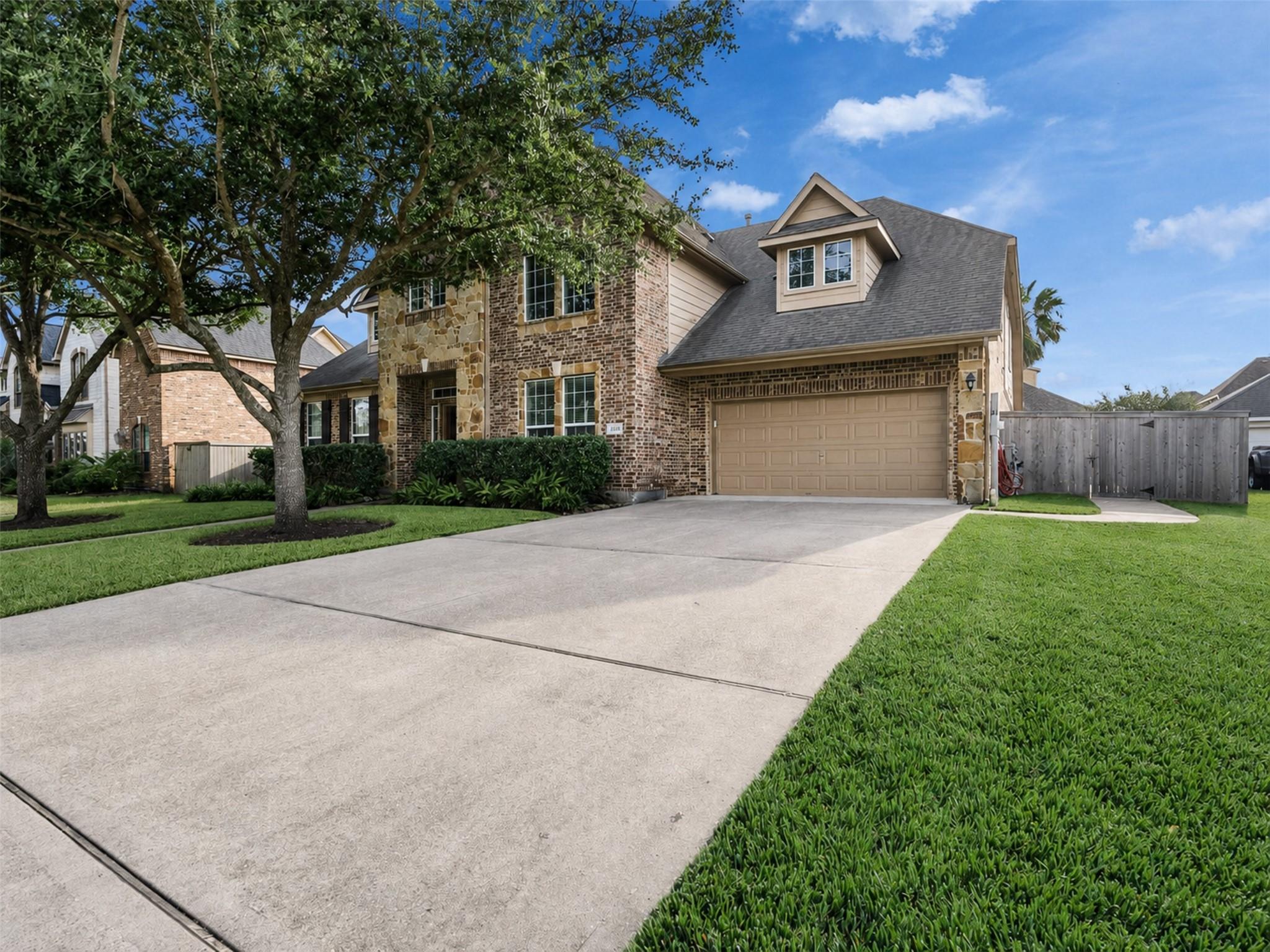 2557 Estrada Dr, League City, TX 77573 photo