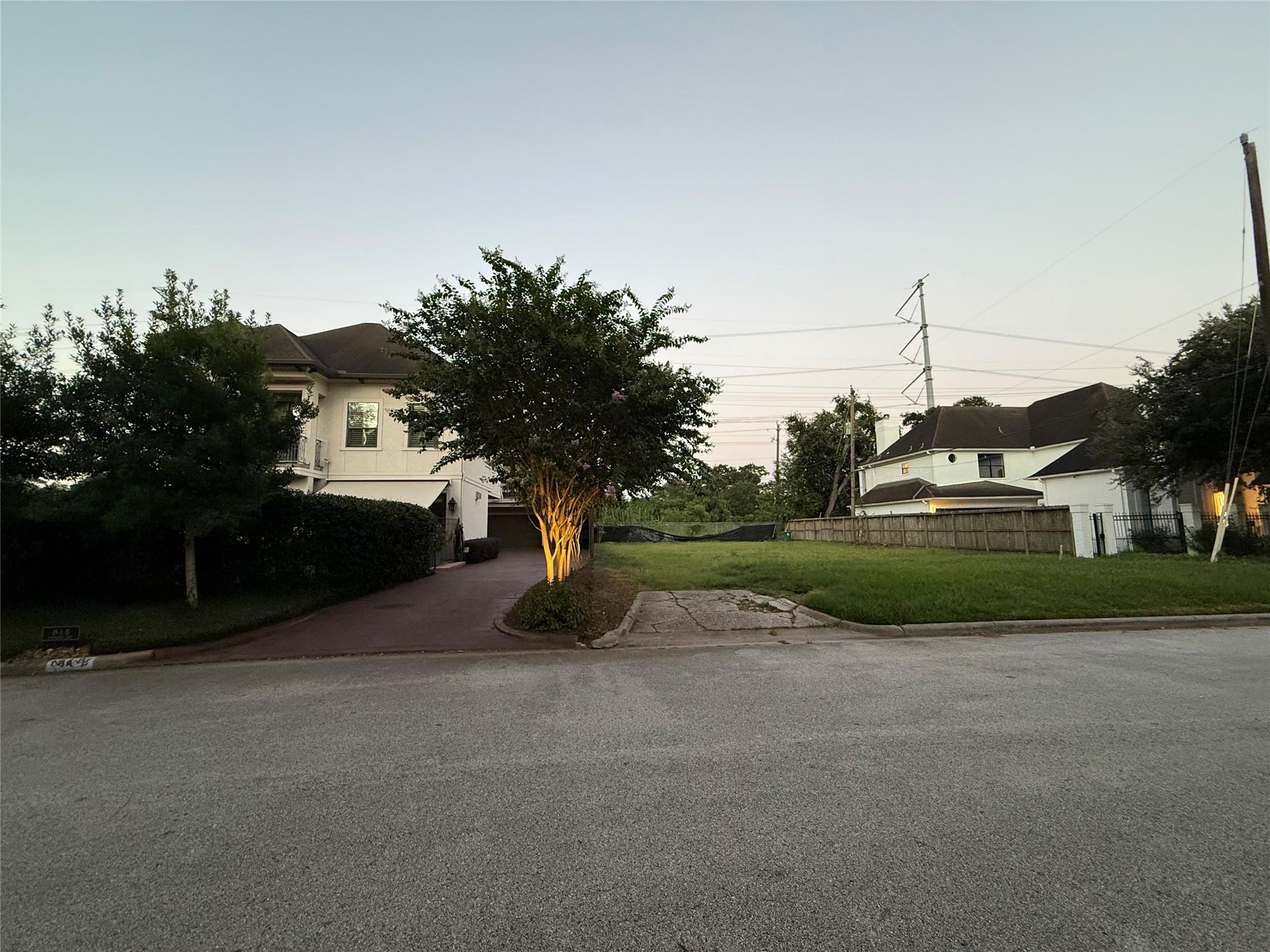 20 Hackberry Ln #B, Houston, TX 77027 photo