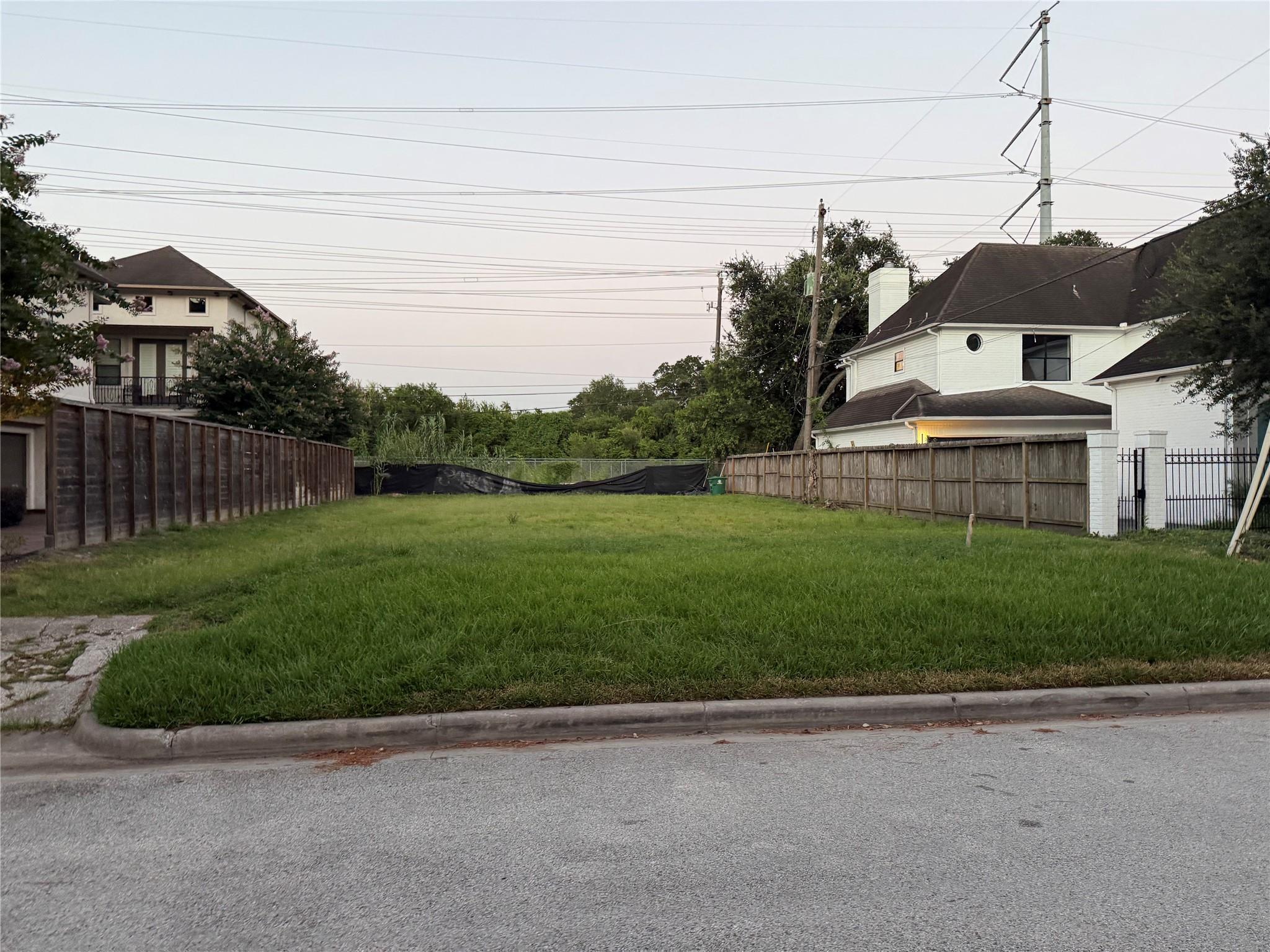 20 Hackberry Ln #B, Houston, TX 77027 photo