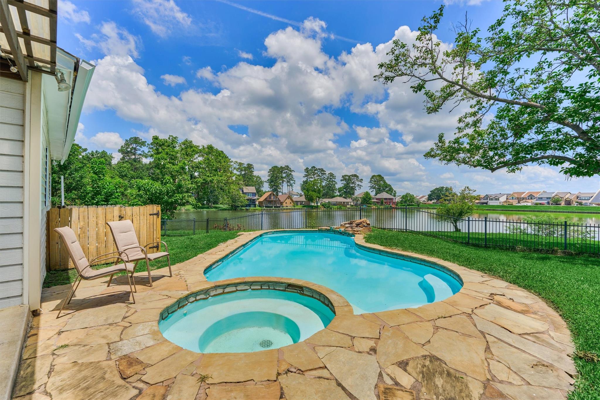 438 Lazy Ln, Montgomery, TX 77356 photo