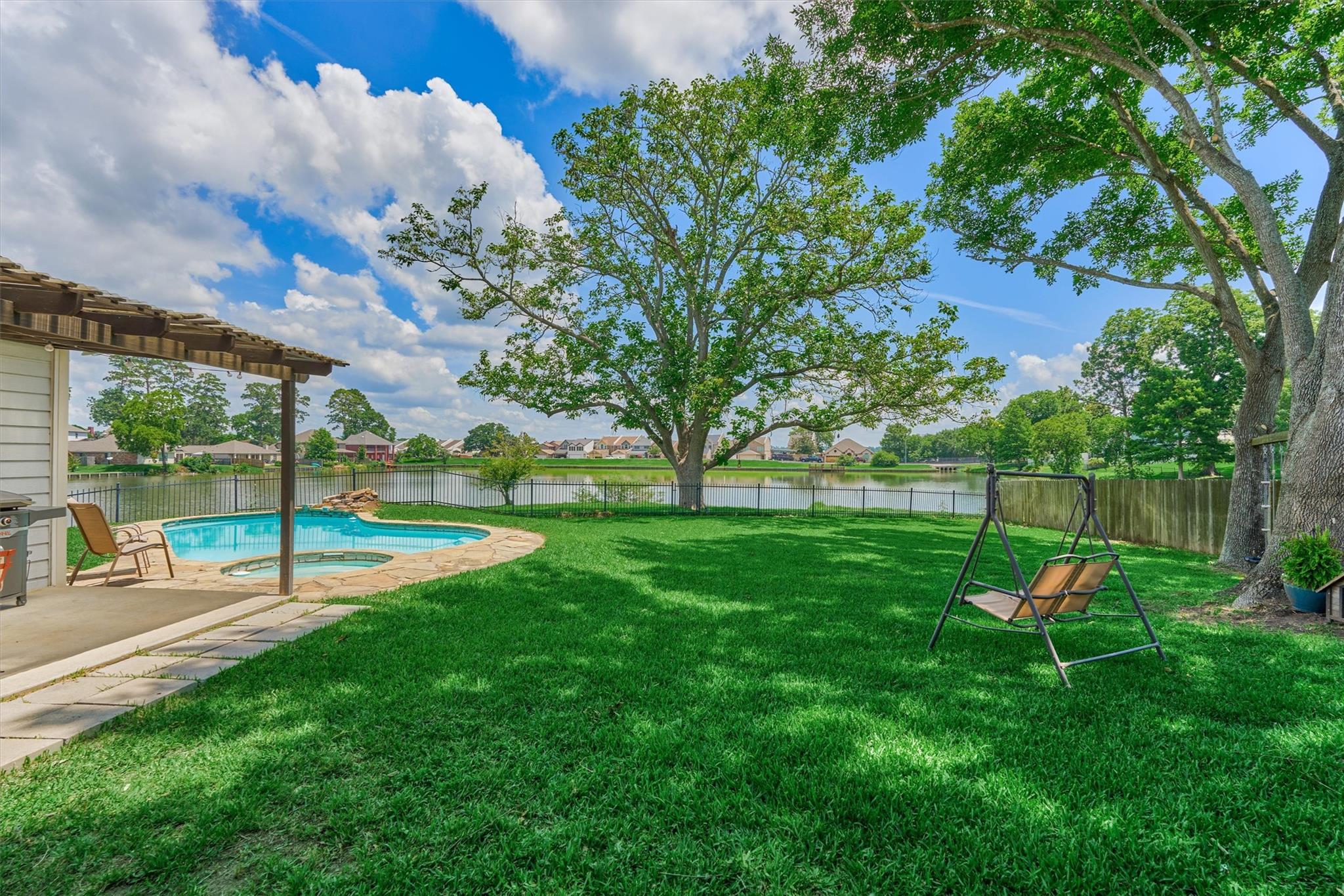 438 Lazy Ln, Montgomery, TX 77356 photo