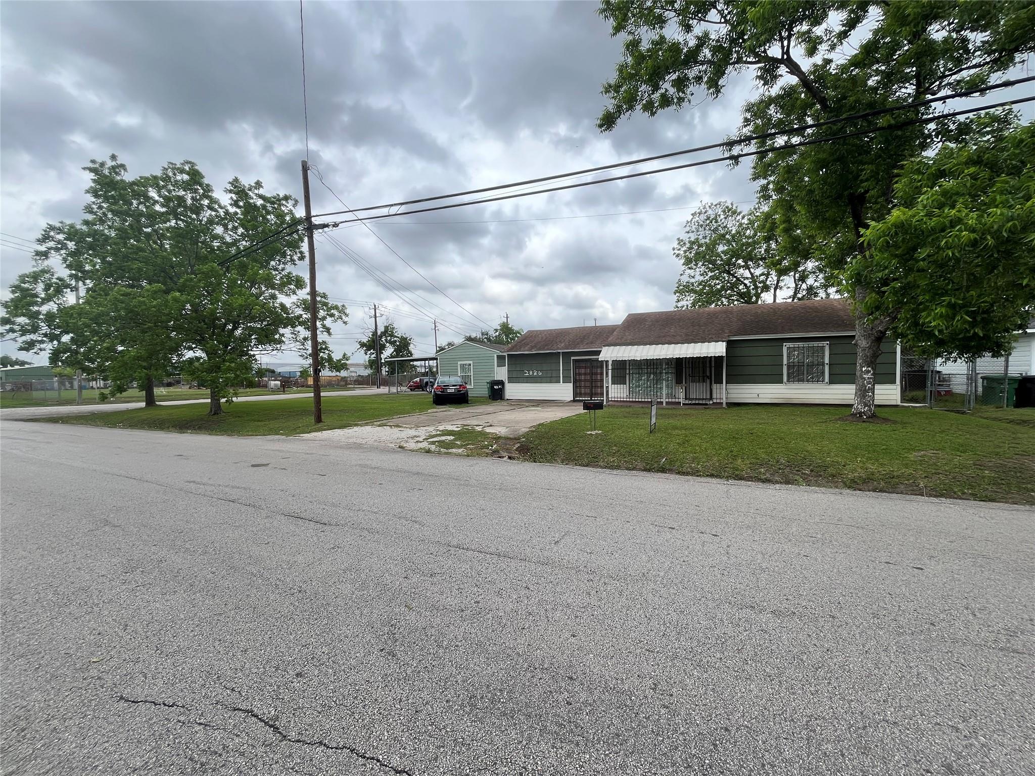 2836 Cochran St, Houston, TX 77009 photo