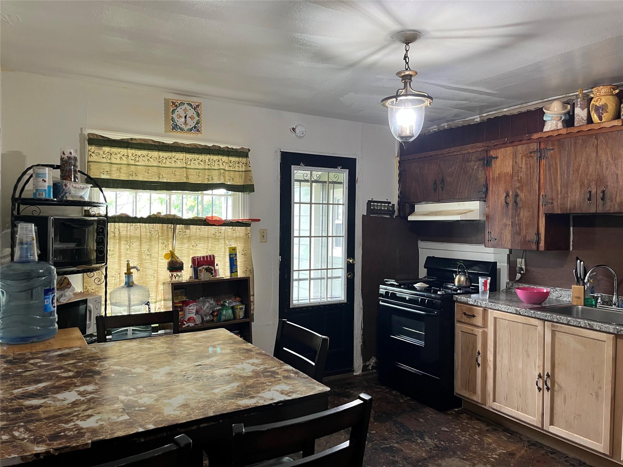 2836 Cochran St, Houston, TX 77009 photo