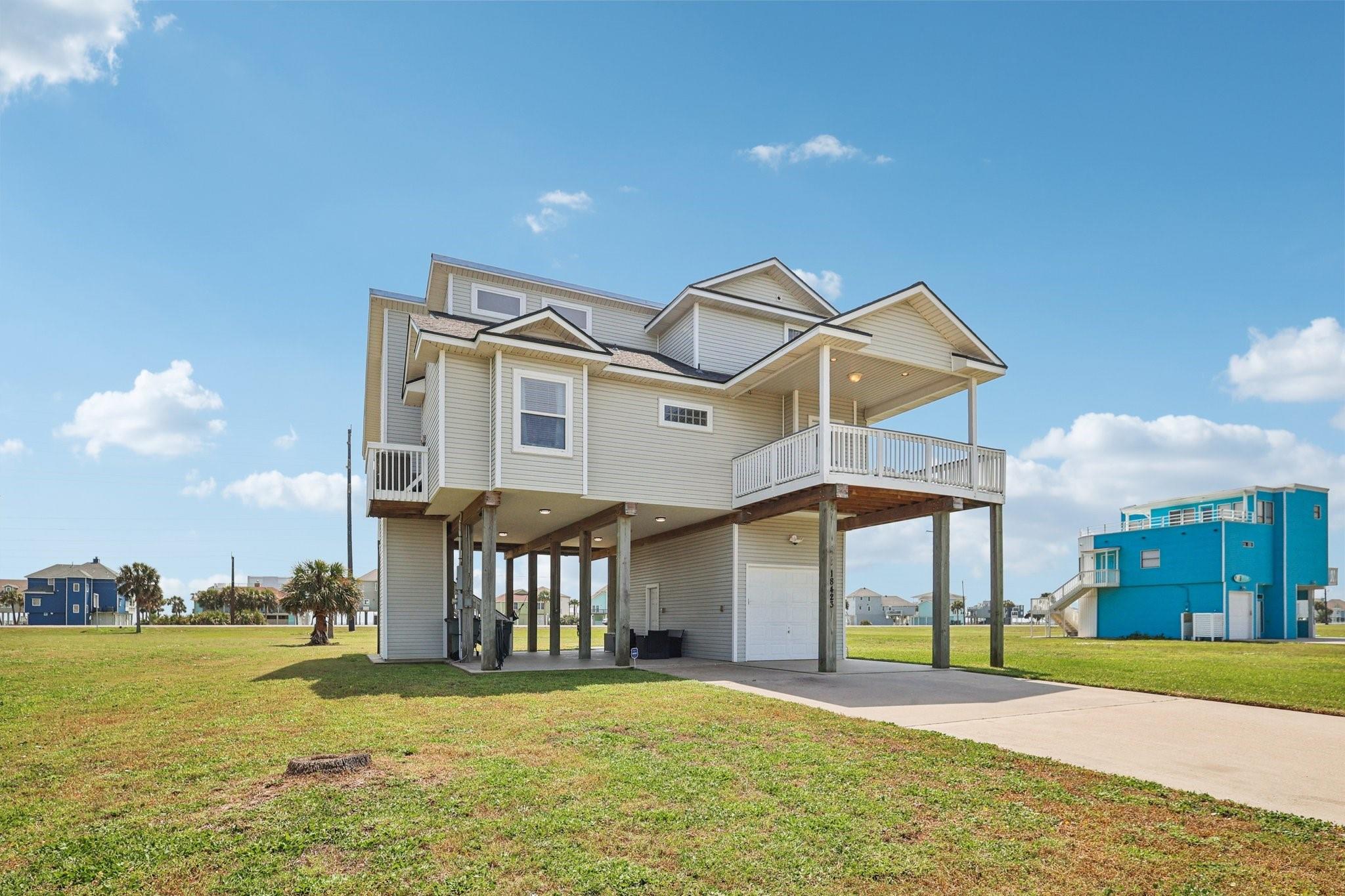 18423 Shaman Dr, Galveston, TX 77554 photo