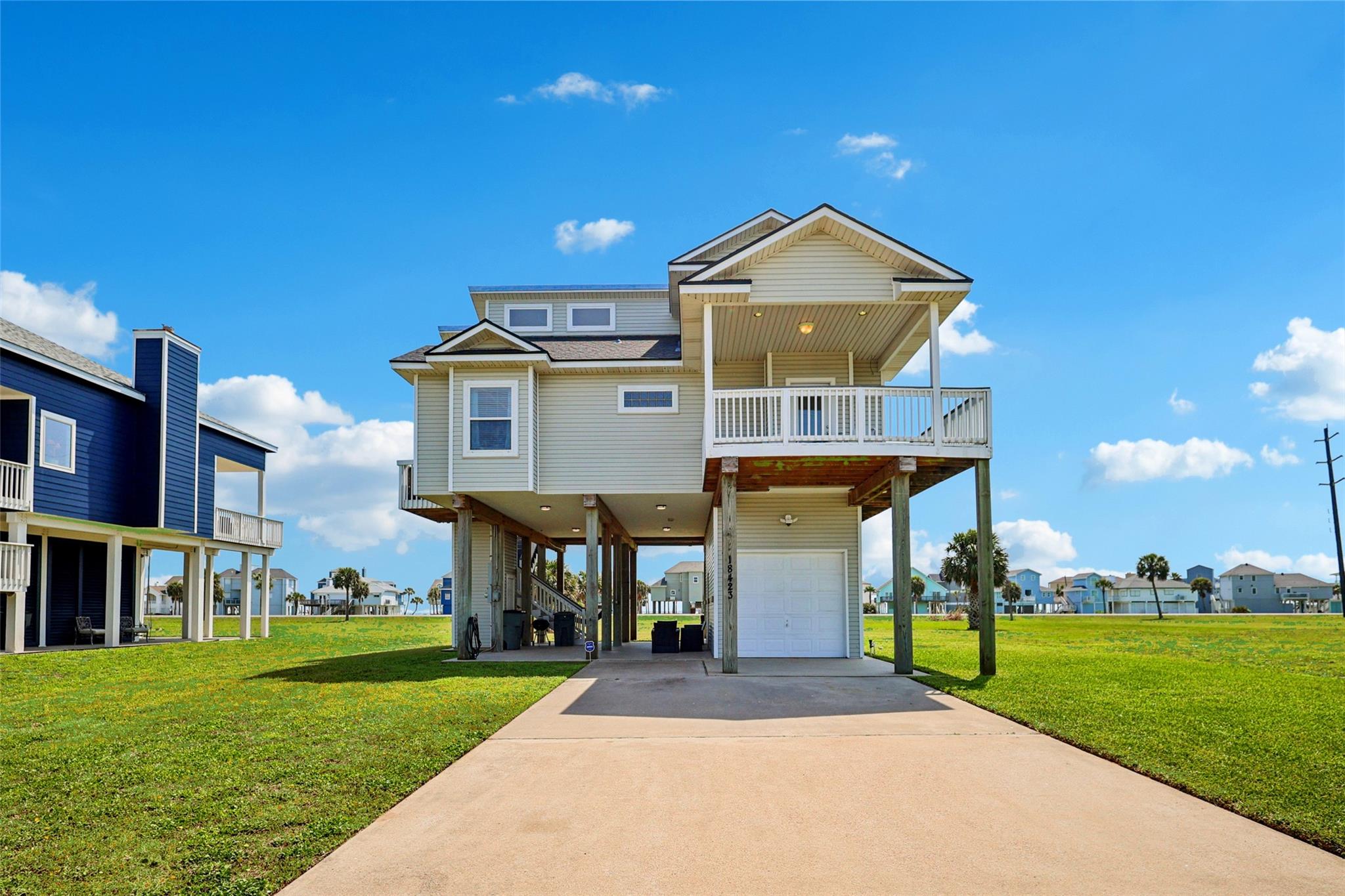 18423 Shaman Dr, Galveston, TX 77554 photo