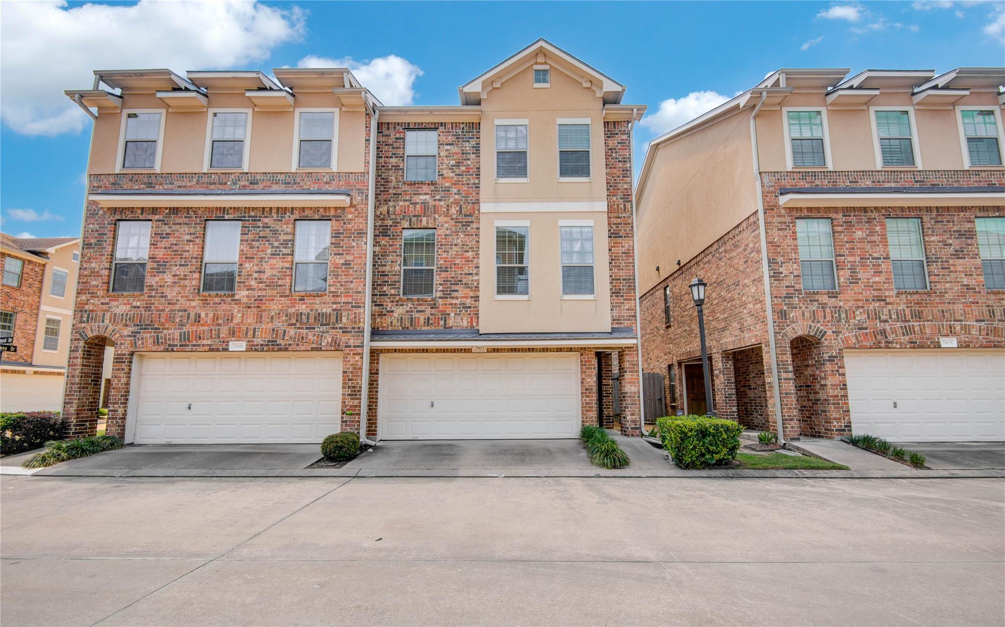 7903 Bachwood Dr, Houston, TX 77040