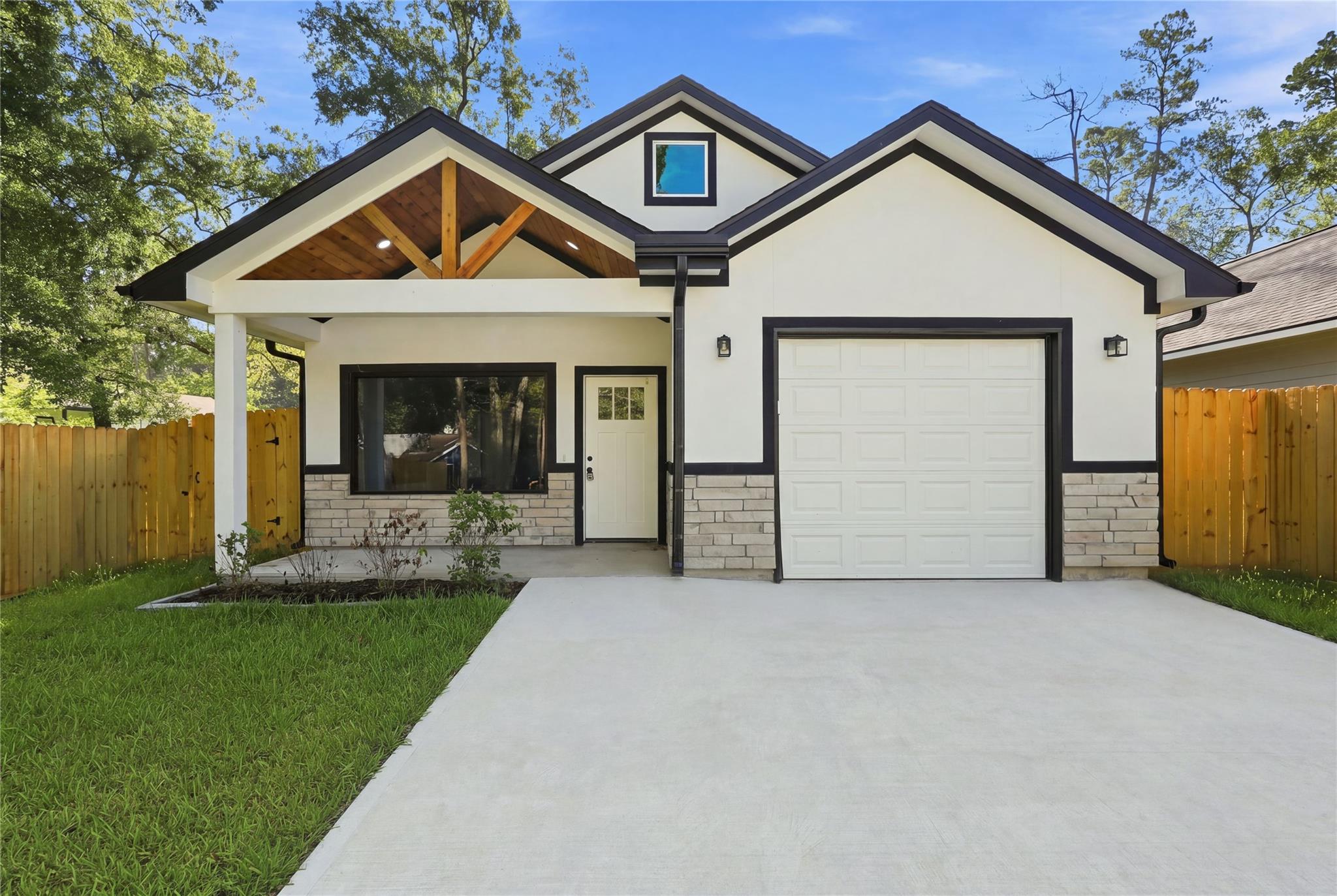18434 Fannin Rd, Willis, TX 77378