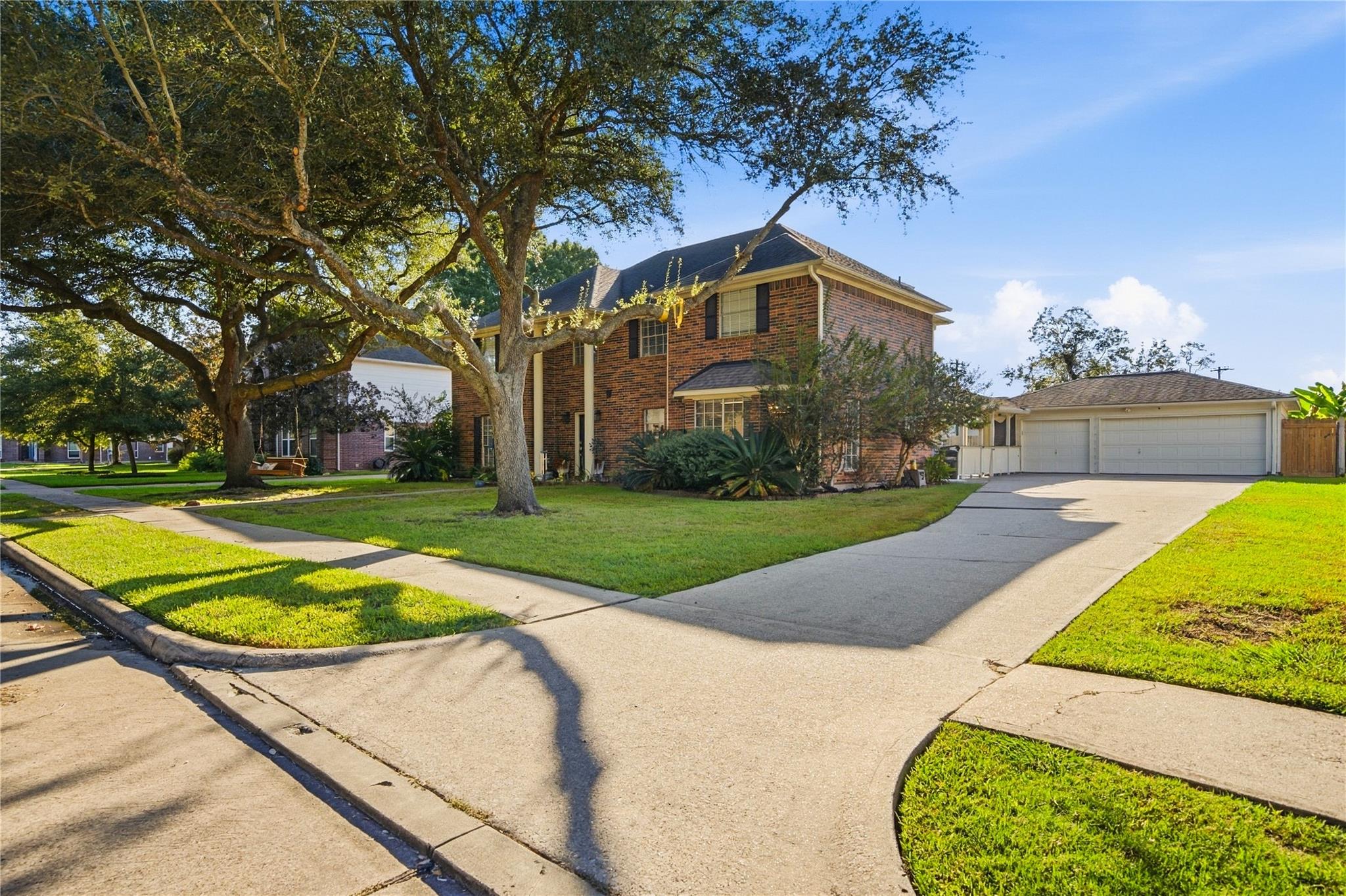 405 Regency Ct, Friendswood, TX 77546 photo