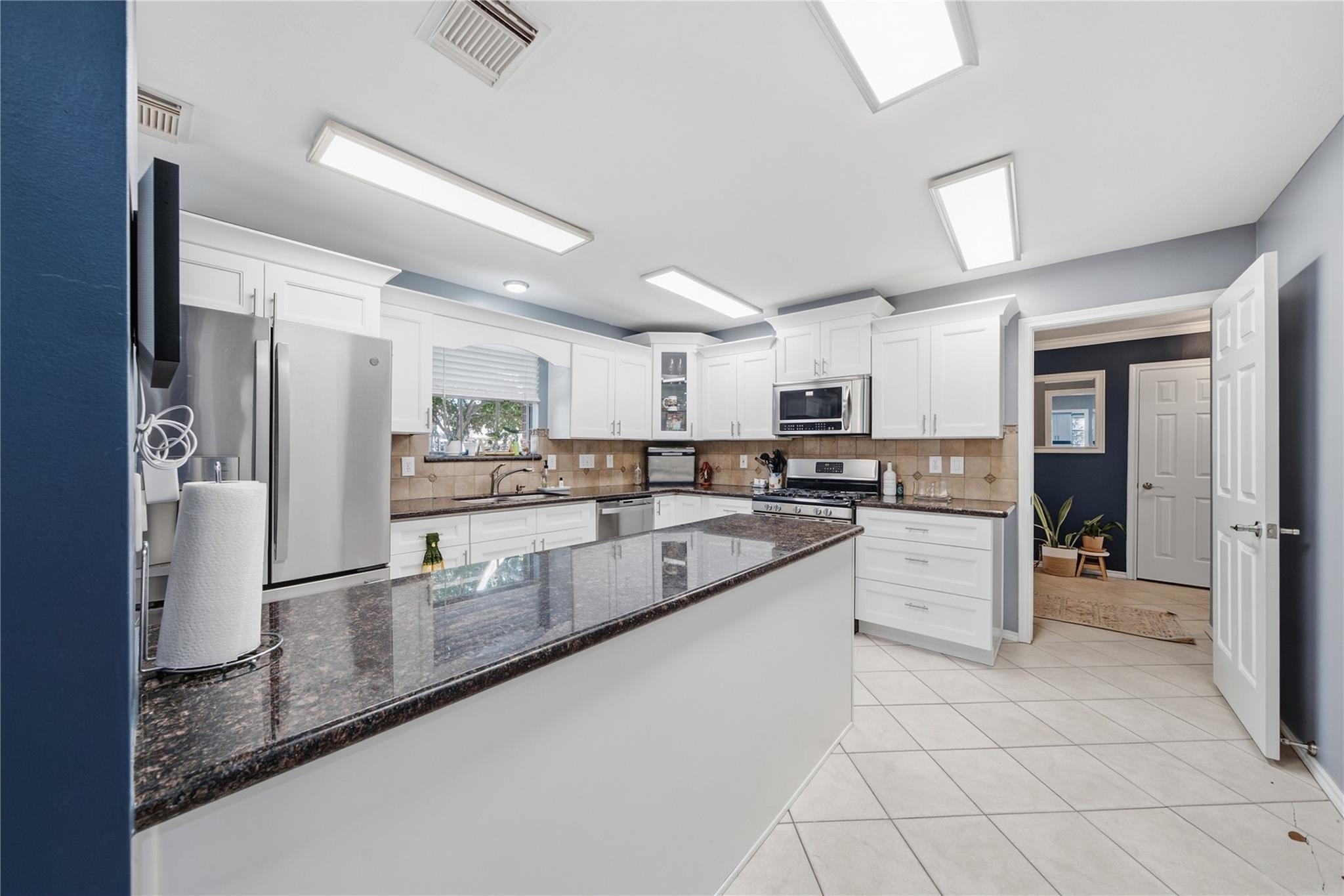 405 Regency Ct, Friendswood, TX 77546 photo