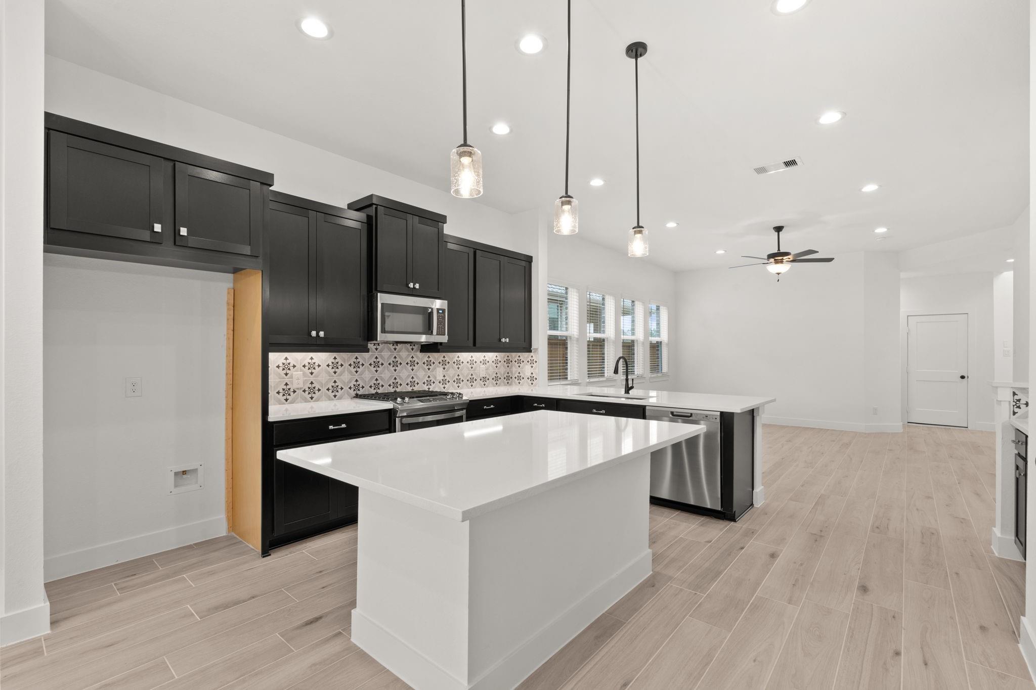 607 Crested Duck Ct, Willis, TX 77318 photo