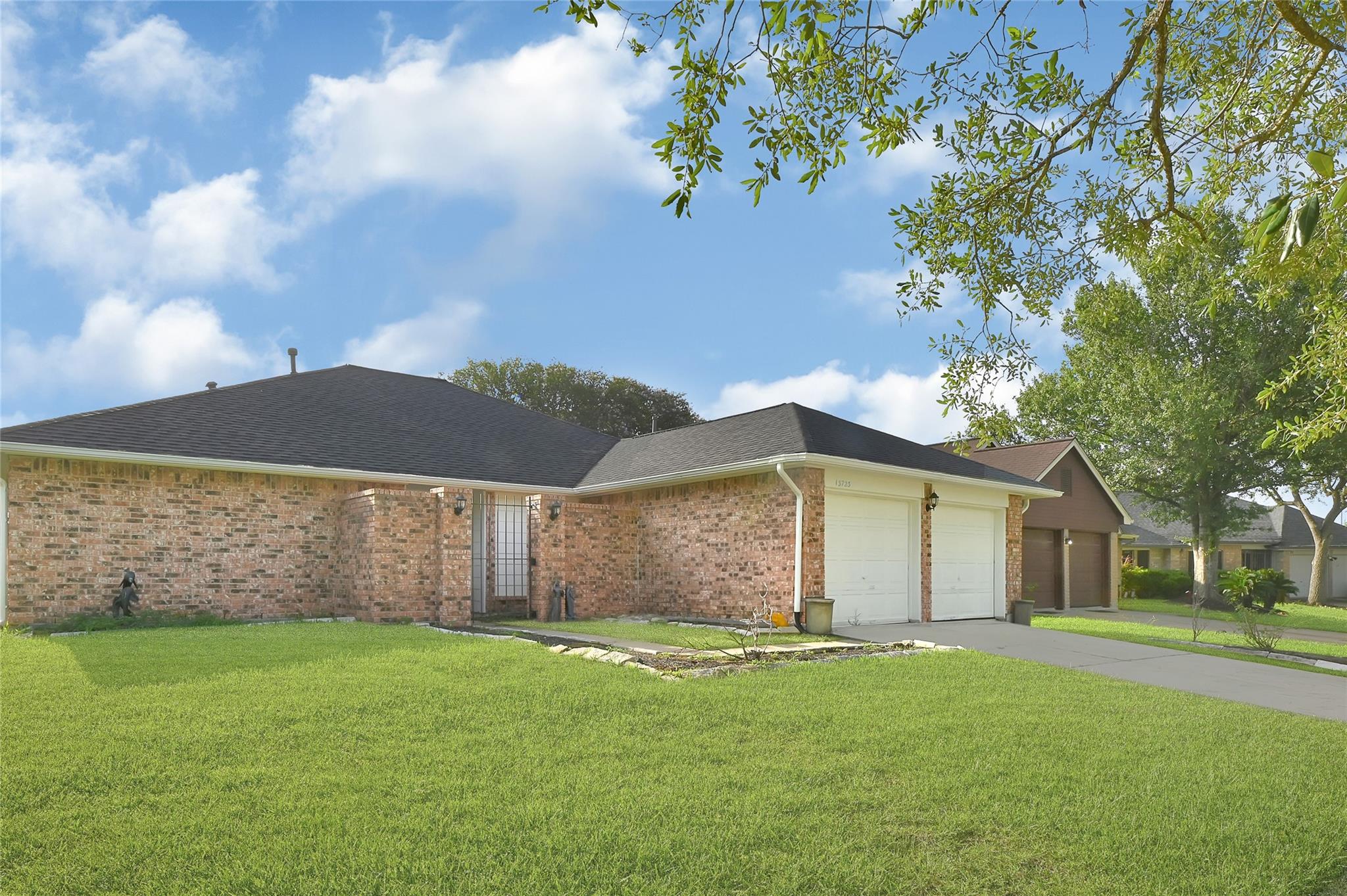 13723 Rocky Bluff Dr, Houston, TX 77085 photo