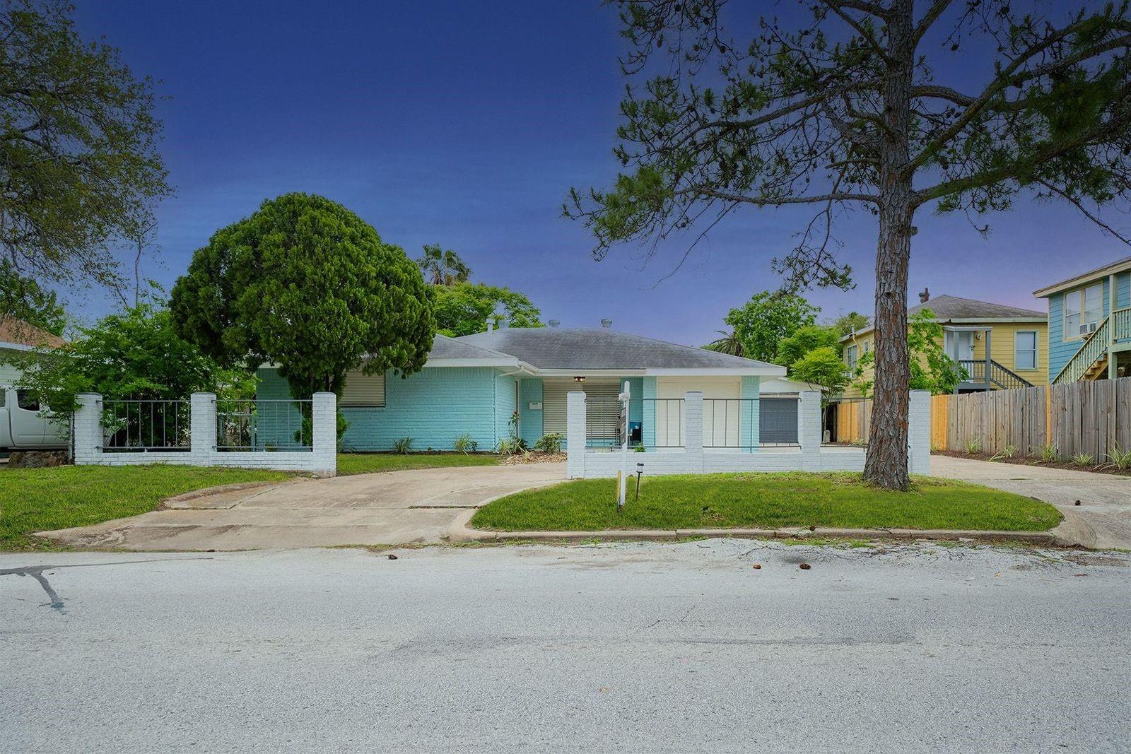 4923 Bernardo De Galvez, Galveston, TX 77551