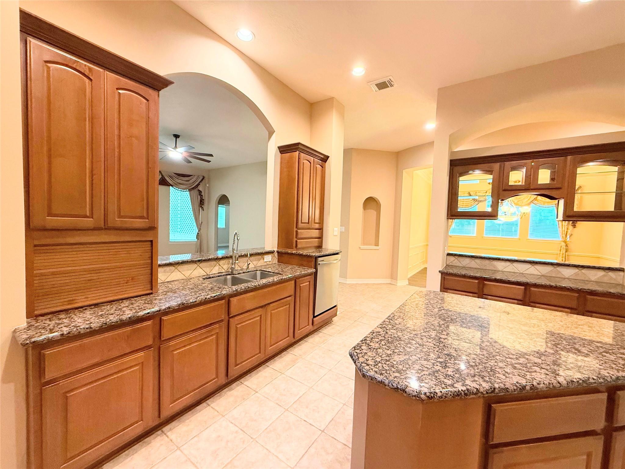 10327 Earlington Manor Dr, Spring, TX 77379 photo