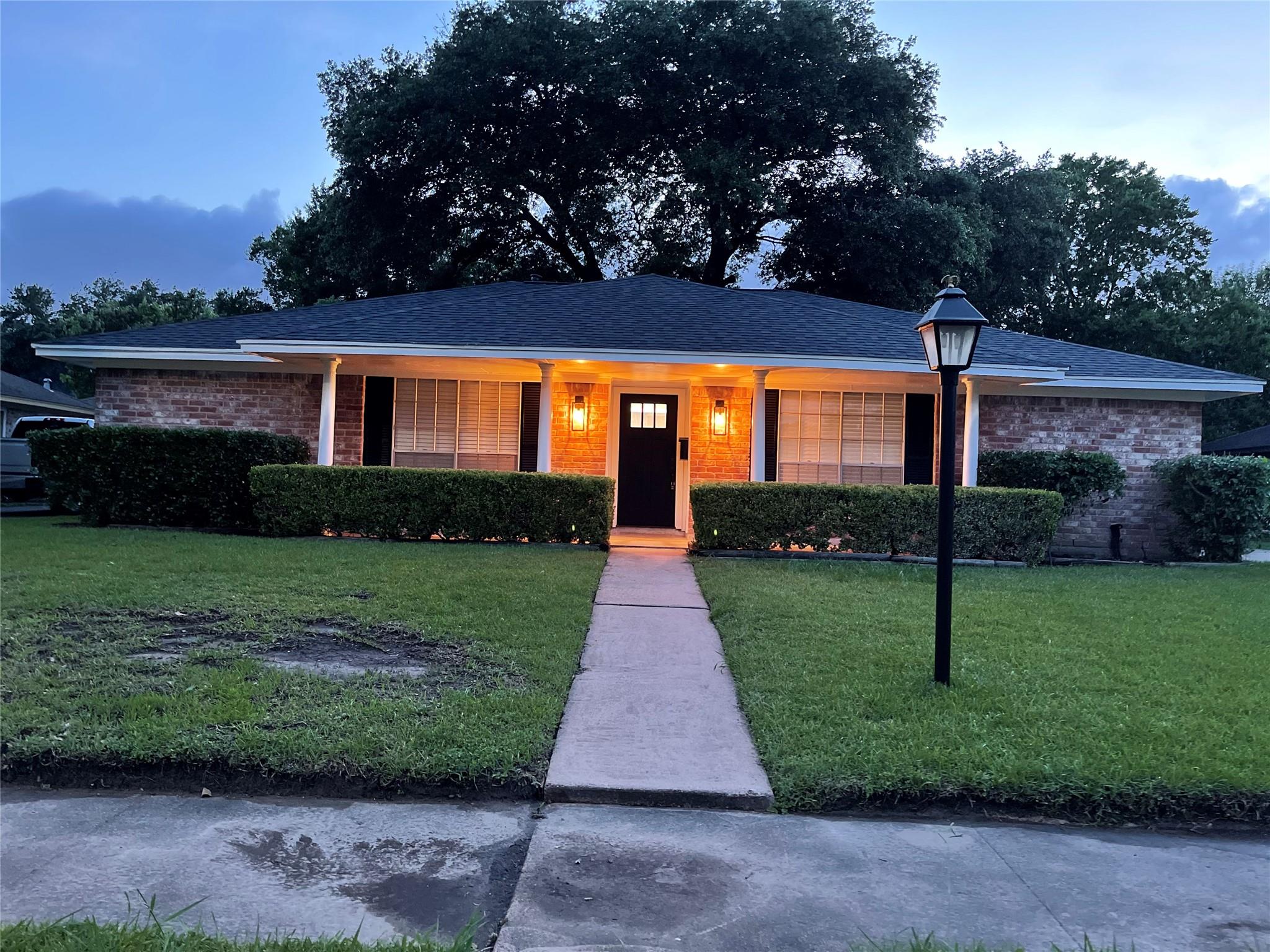 10606 Hoyte Dr, Houston, TX 77031 photo