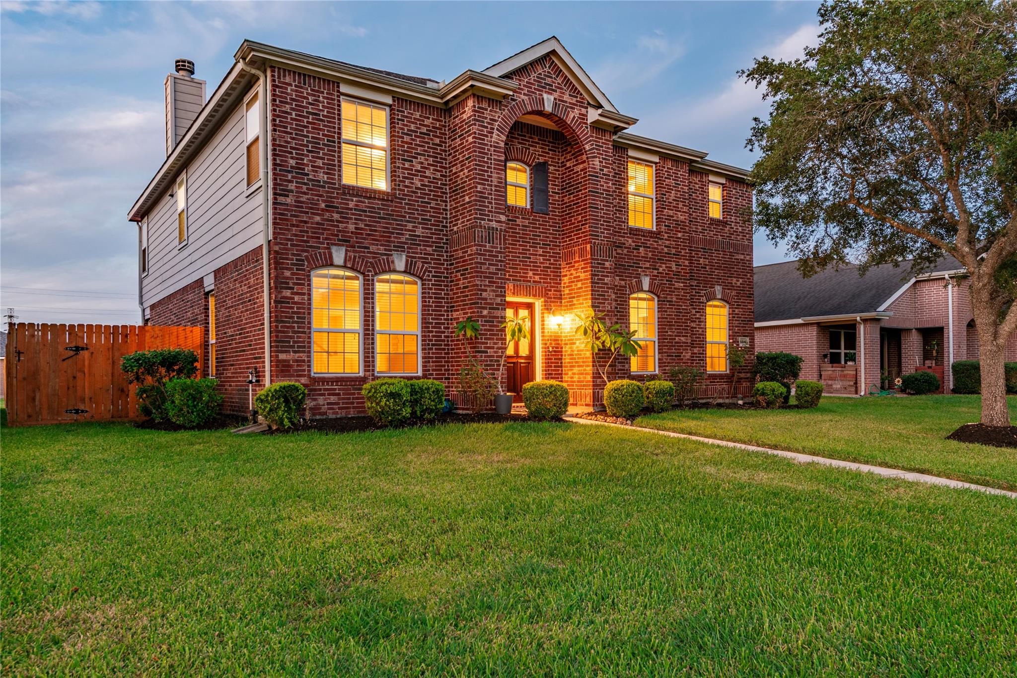 686 Fountain View Ln, League City, TX 77573
