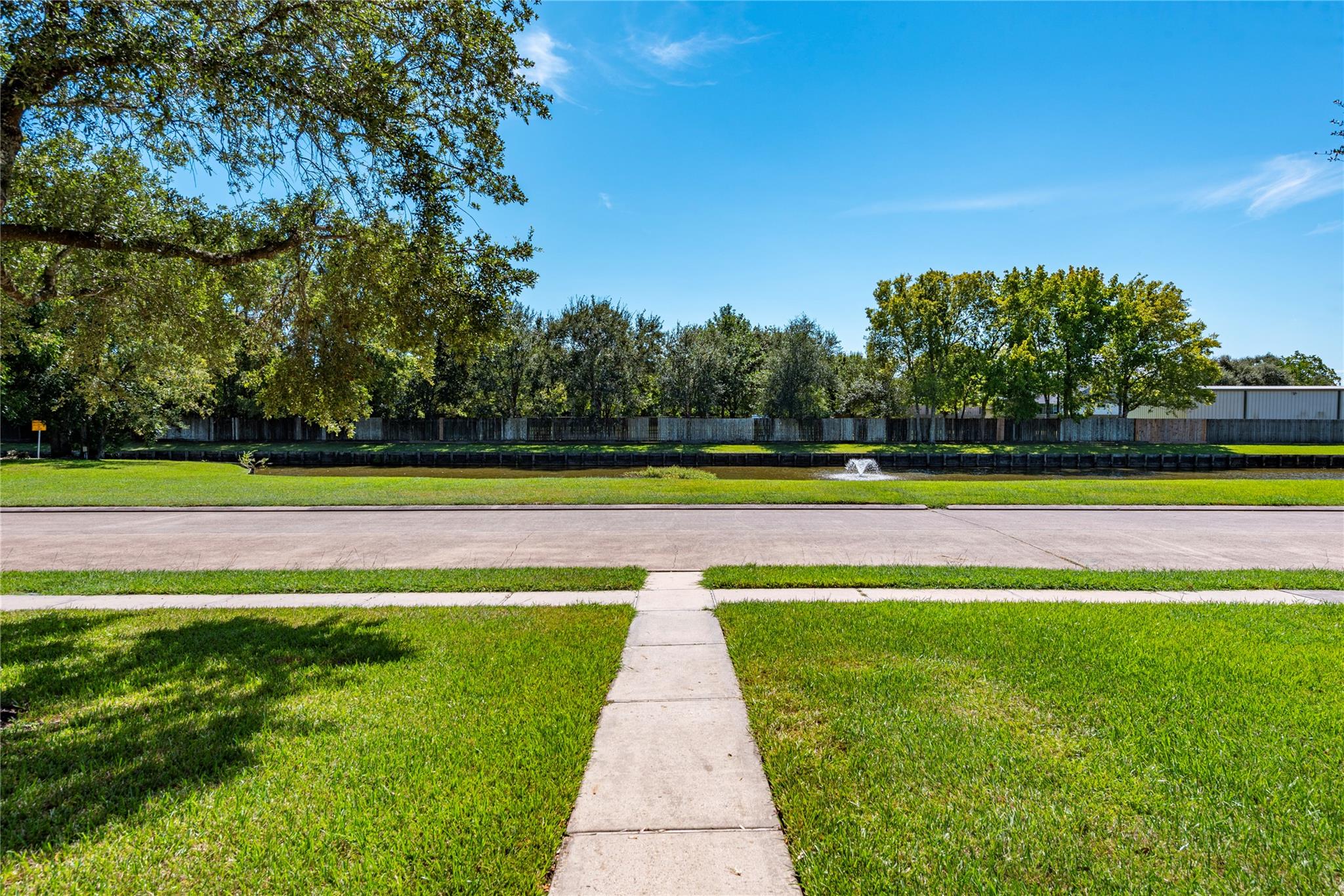686 Fountain View Ln, League City, TX 77573 photo