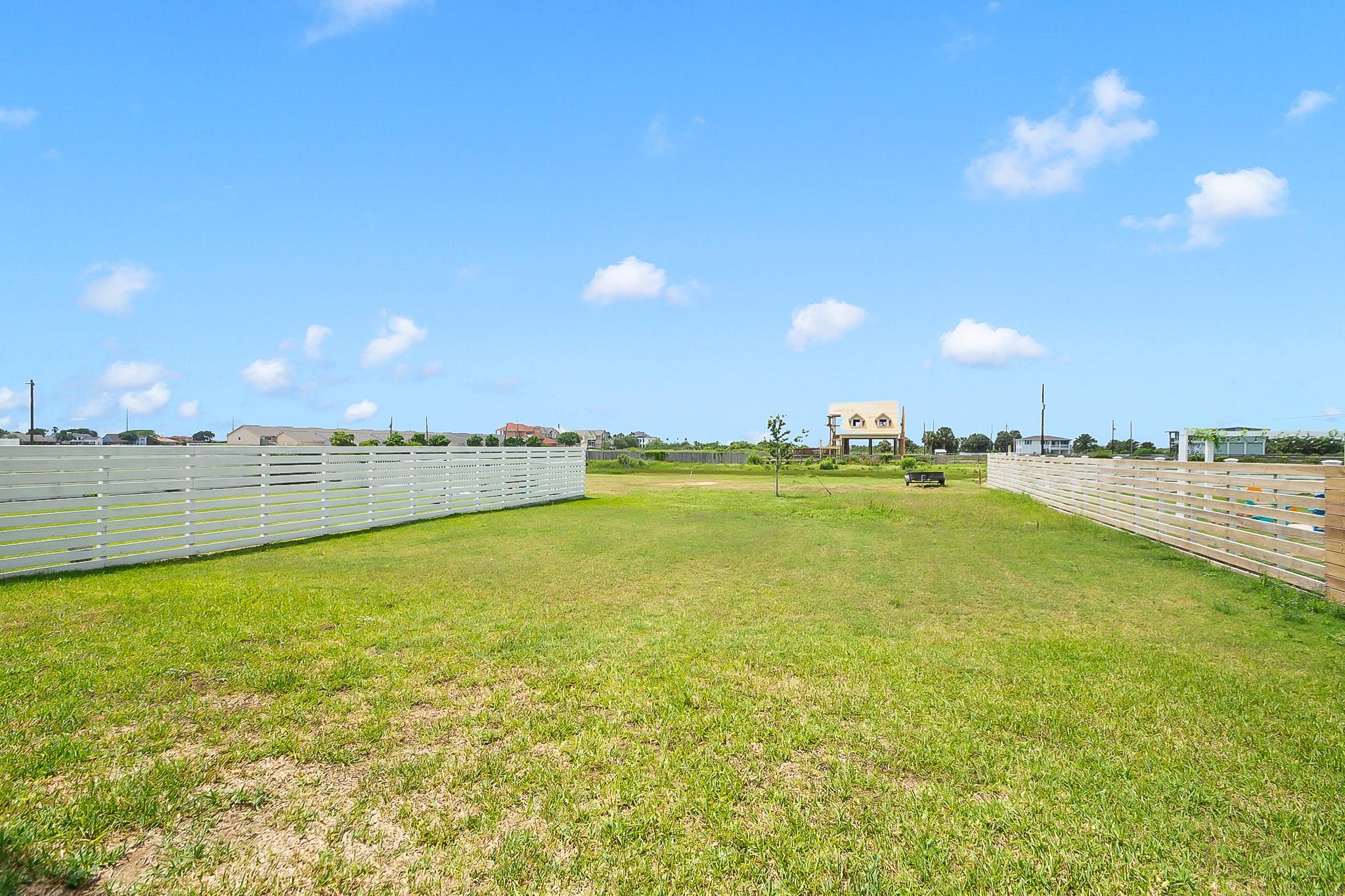 2527 103 St, Galveston, TX 77554 photo