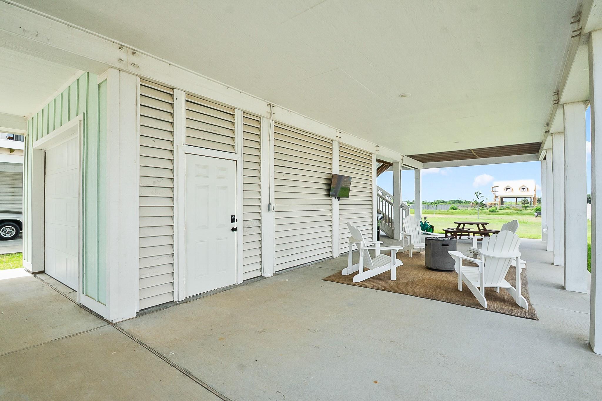 2527 103 St, Galveston, TX 77554 photo