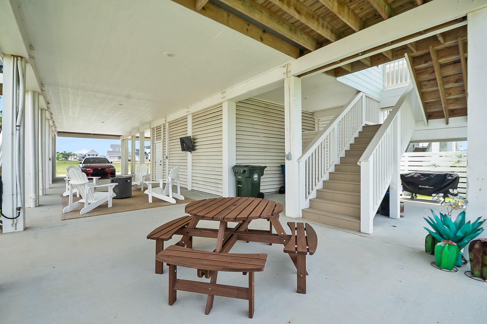 2527 103 St, Galveston, TX 77554 photo