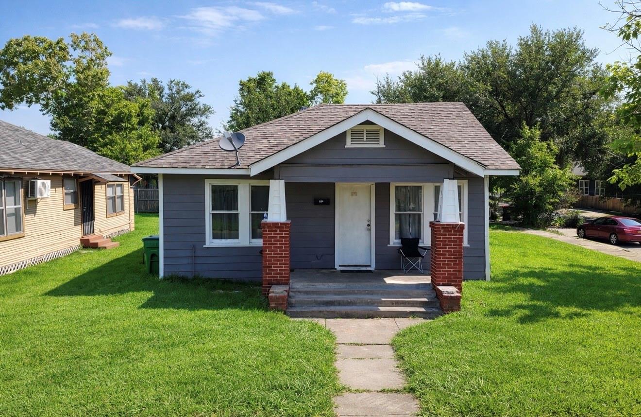 300 W James St, Baytown, TX 77520 photo