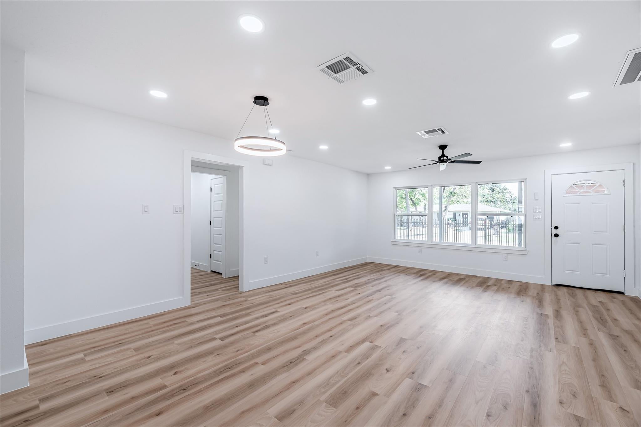 8658 Sonneville Dr, Houston, TX 77080 photo