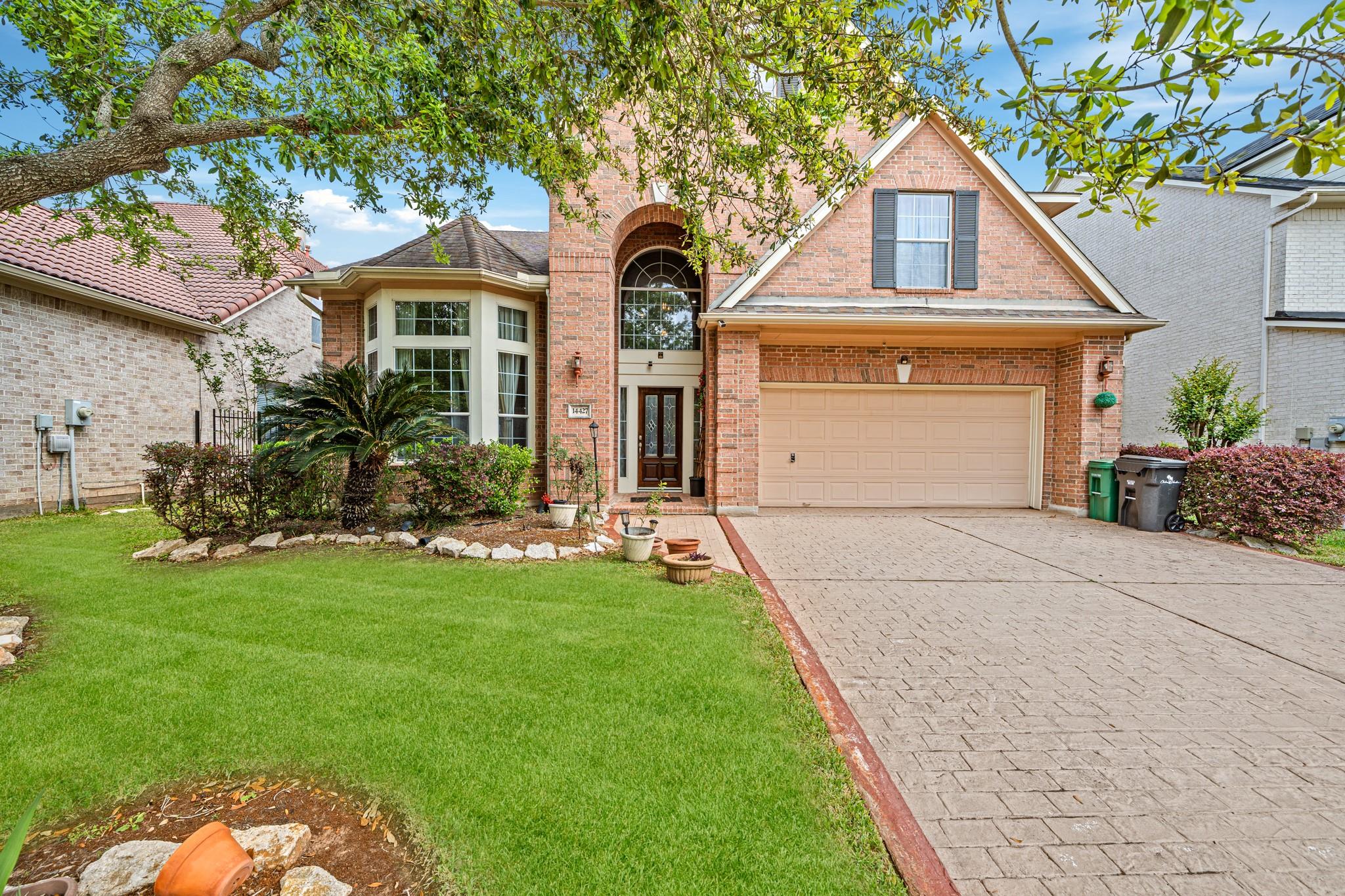 14427 Manorbier Ln, Sugar Land, TX 77498
