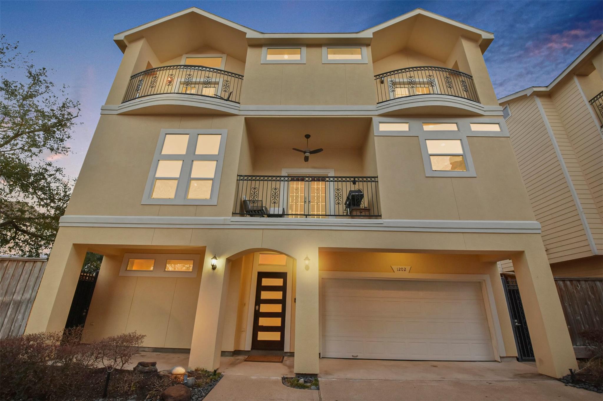 1202 25 St, Houston, TX 77008