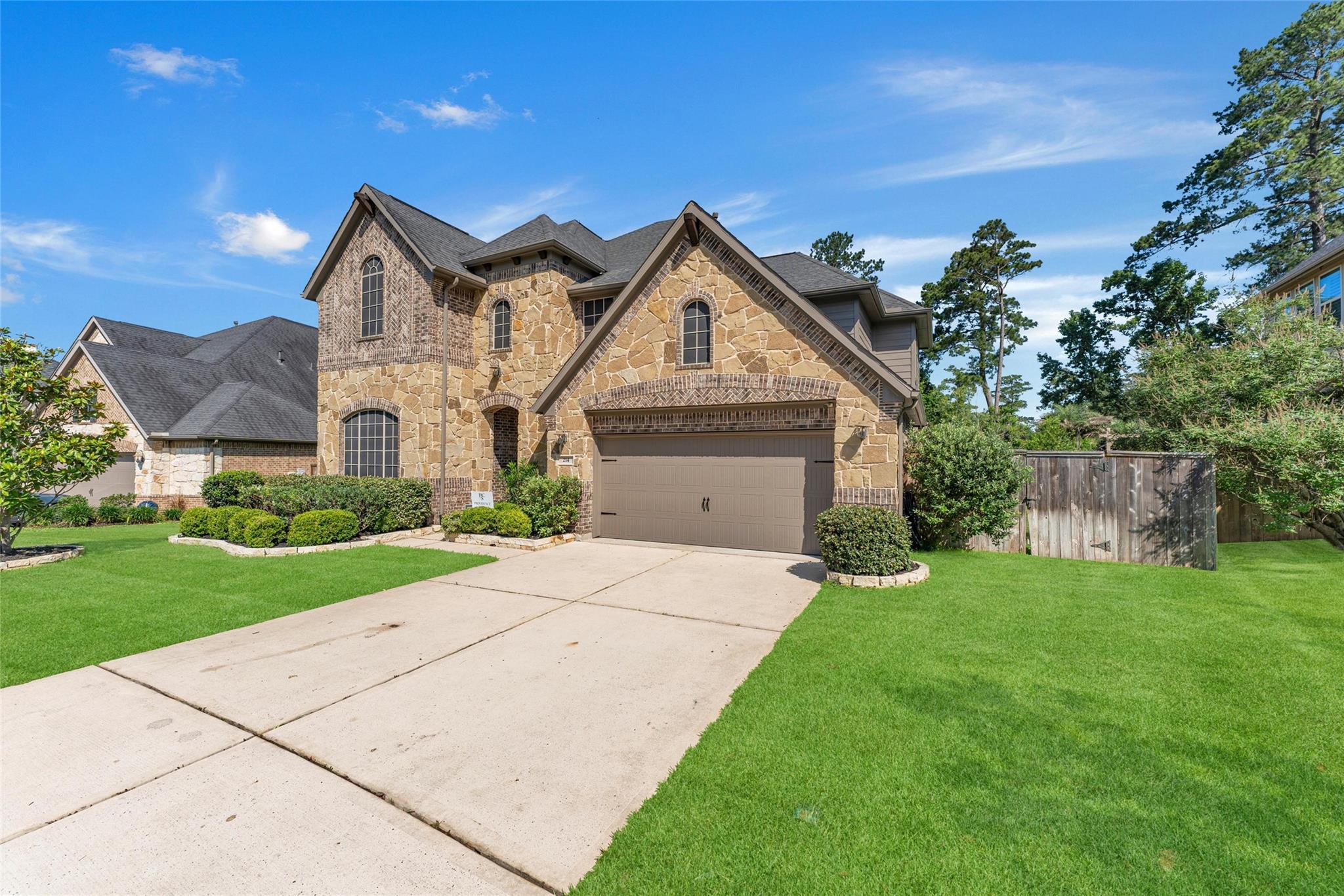 214 Reynosa Ct, Pinehurst, TX 77362 photo