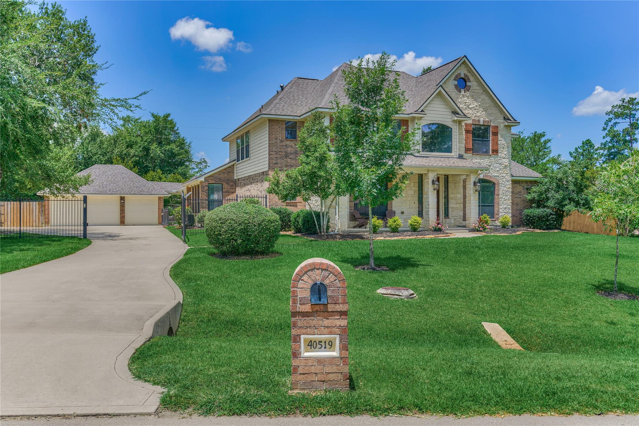 40519 Manor Dr, Magnolia, TX 77354