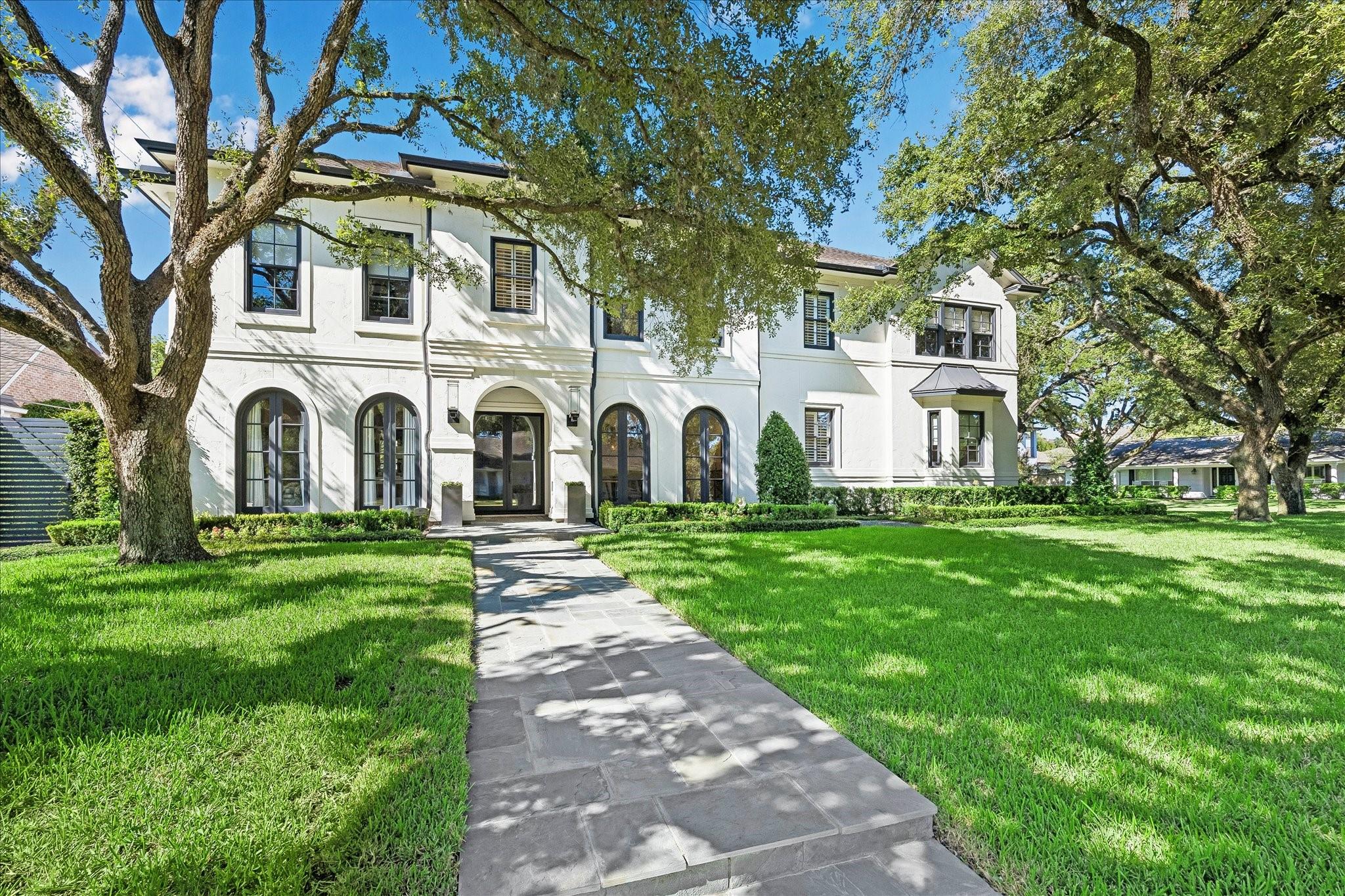1020 River Glynn Dr, Houston, TX 77063