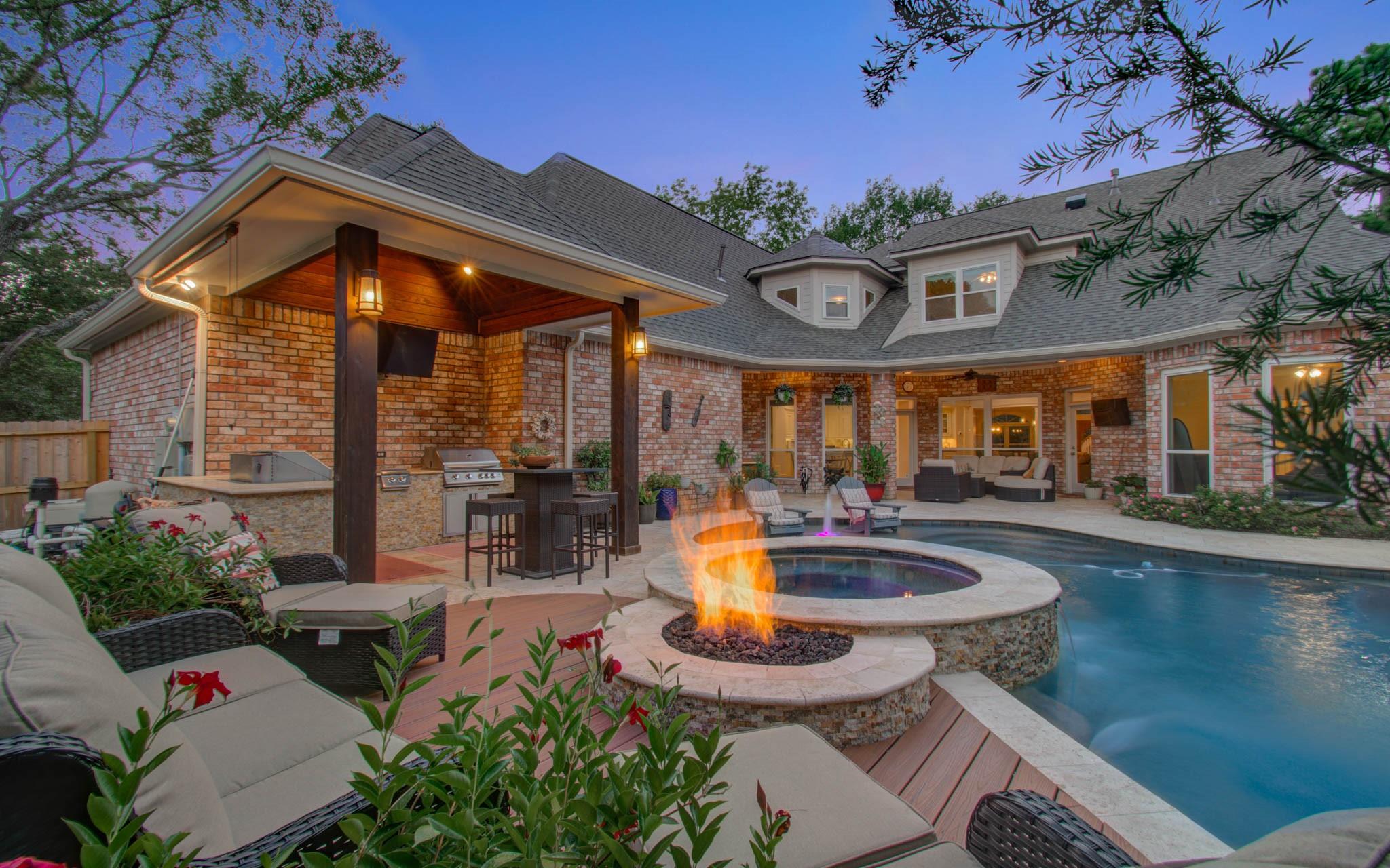 2 English Glade Ct, The Woodlands, TX 77381