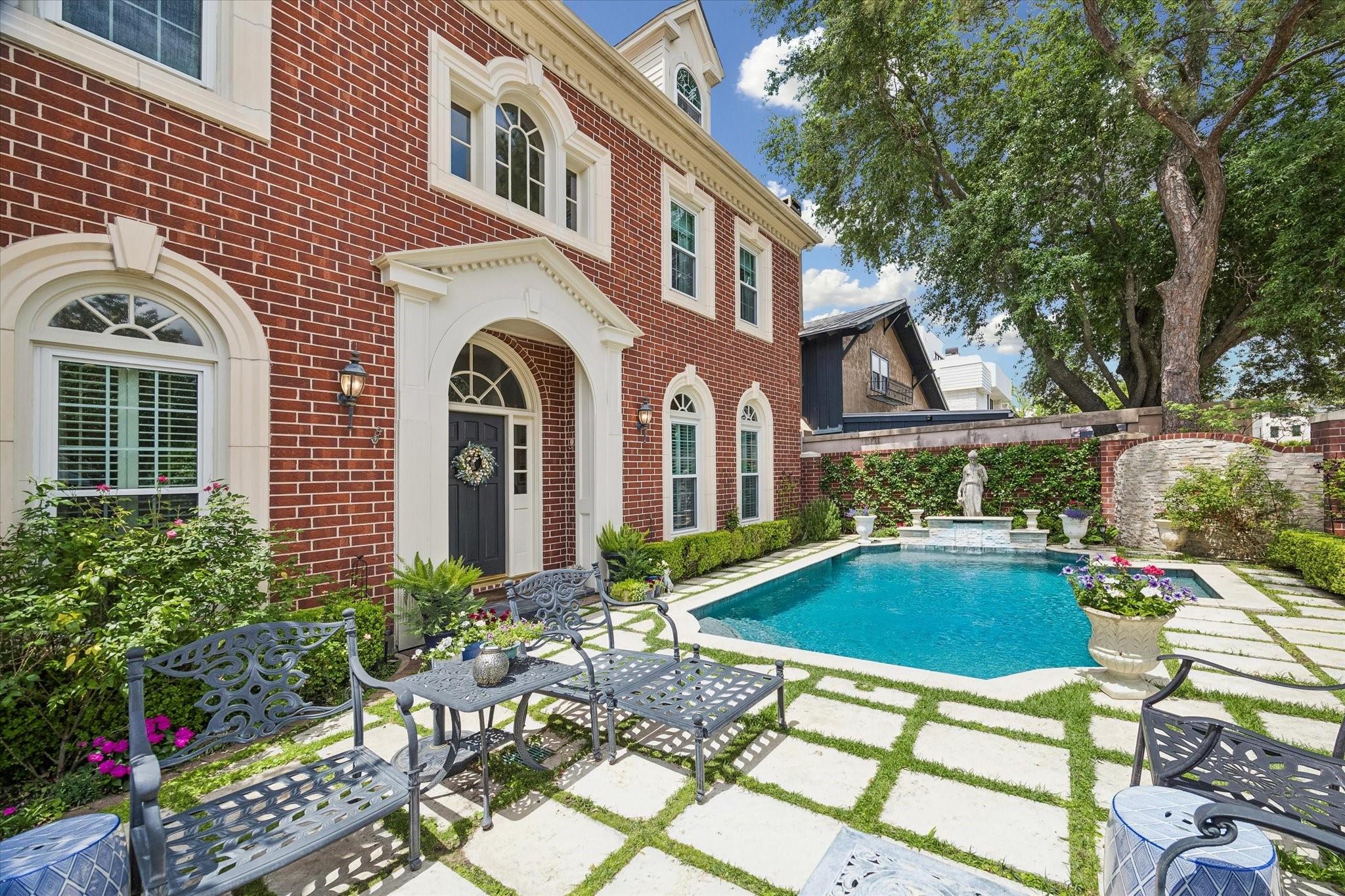 2120 Potomac Dr, Houston, TX 77057