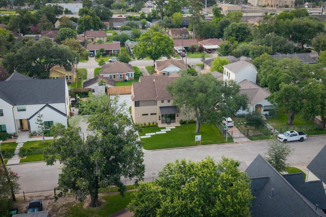 309 Avenue Of Oaks St, Houston, TX 77009 photo