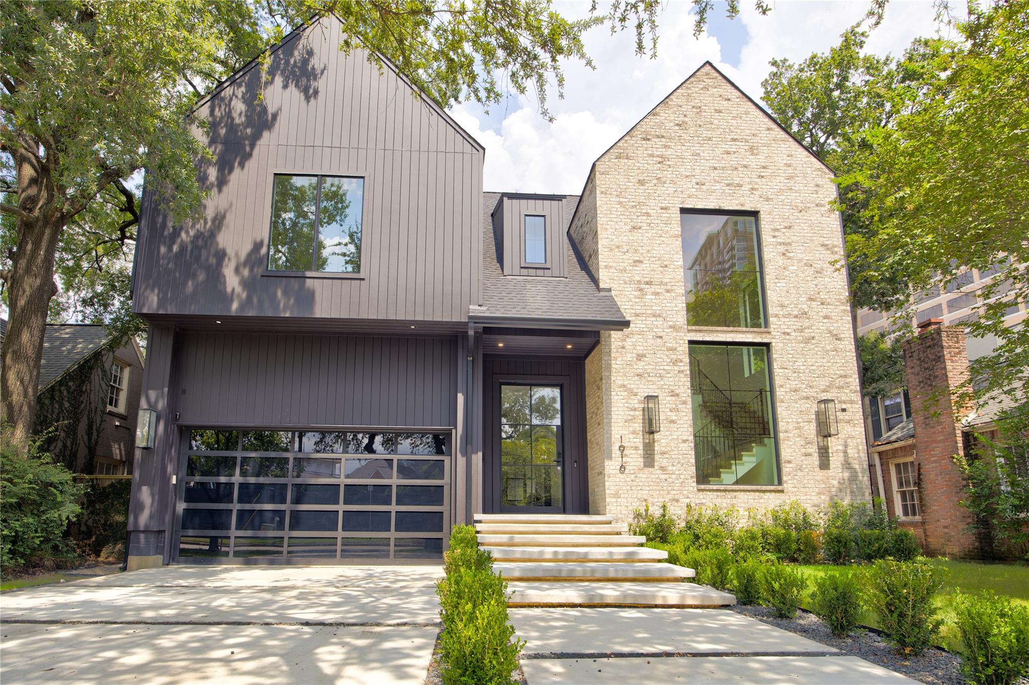 1916 Addison Rd, Houston, TX 77030 photo