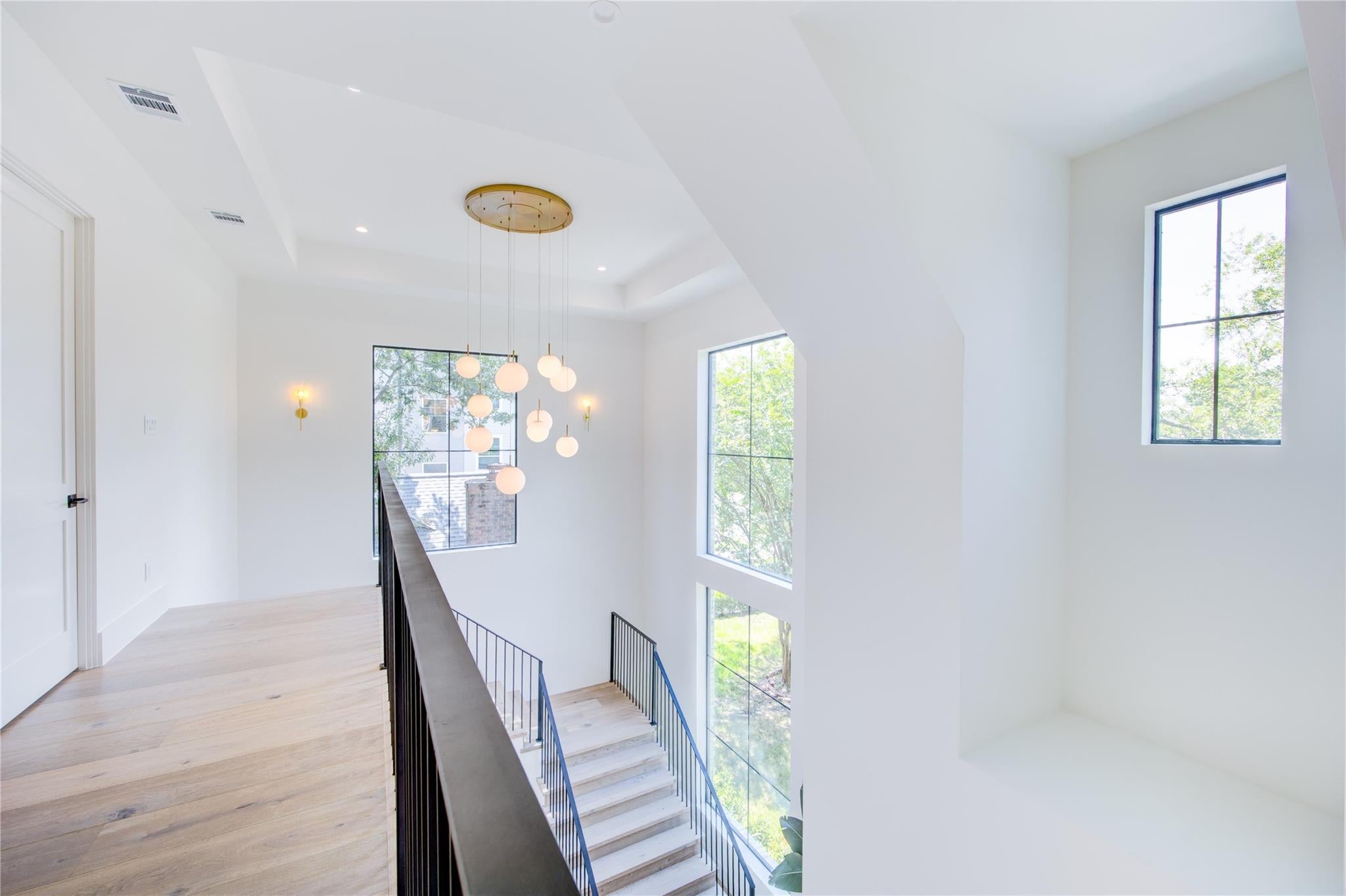 1916 Addison Rd, Houston, TX 77030 photo