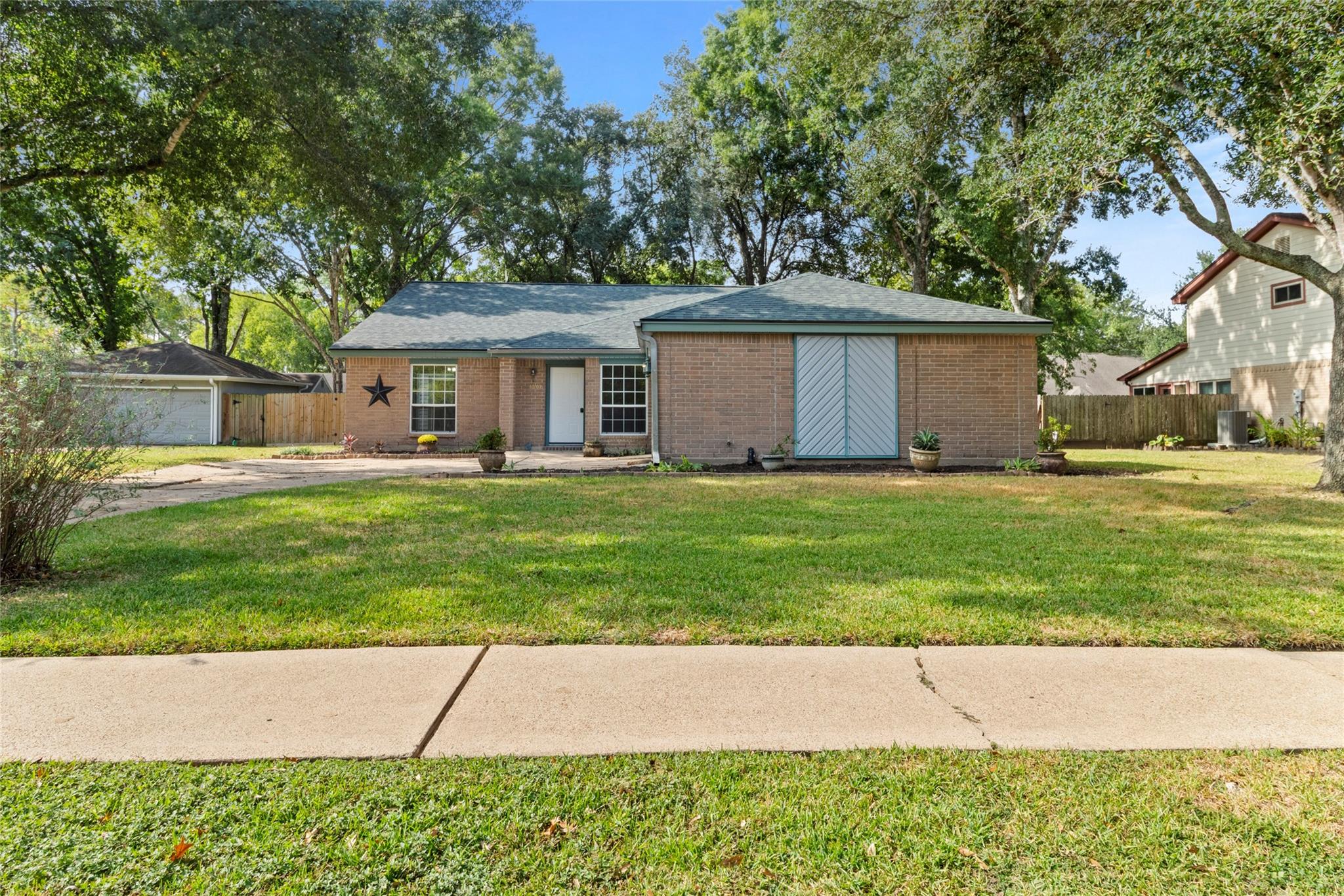 1207 Yorkshire Dr, Friendswood, TX 77546