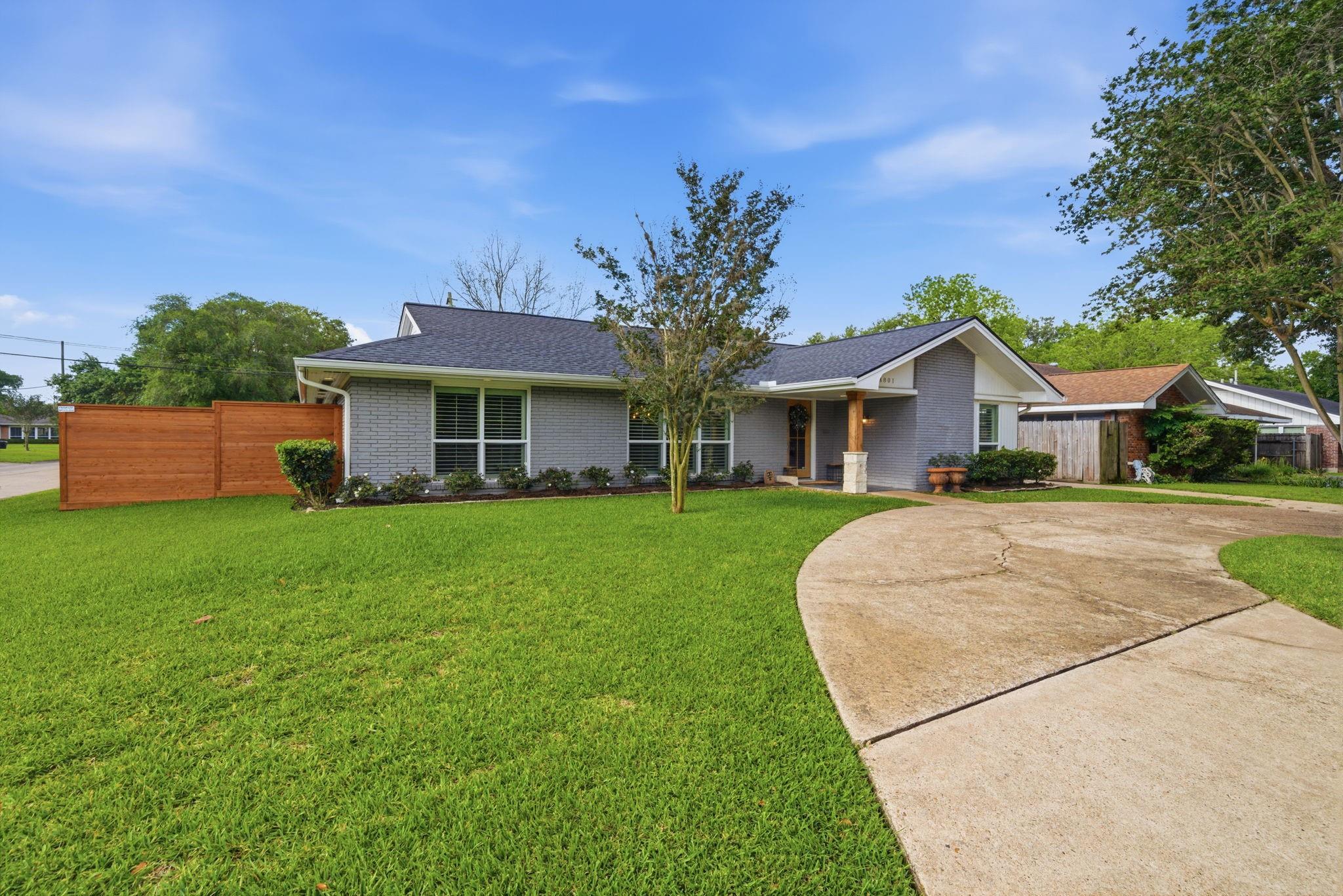 4801 Willowbend Blvd, Houston, TX 77035